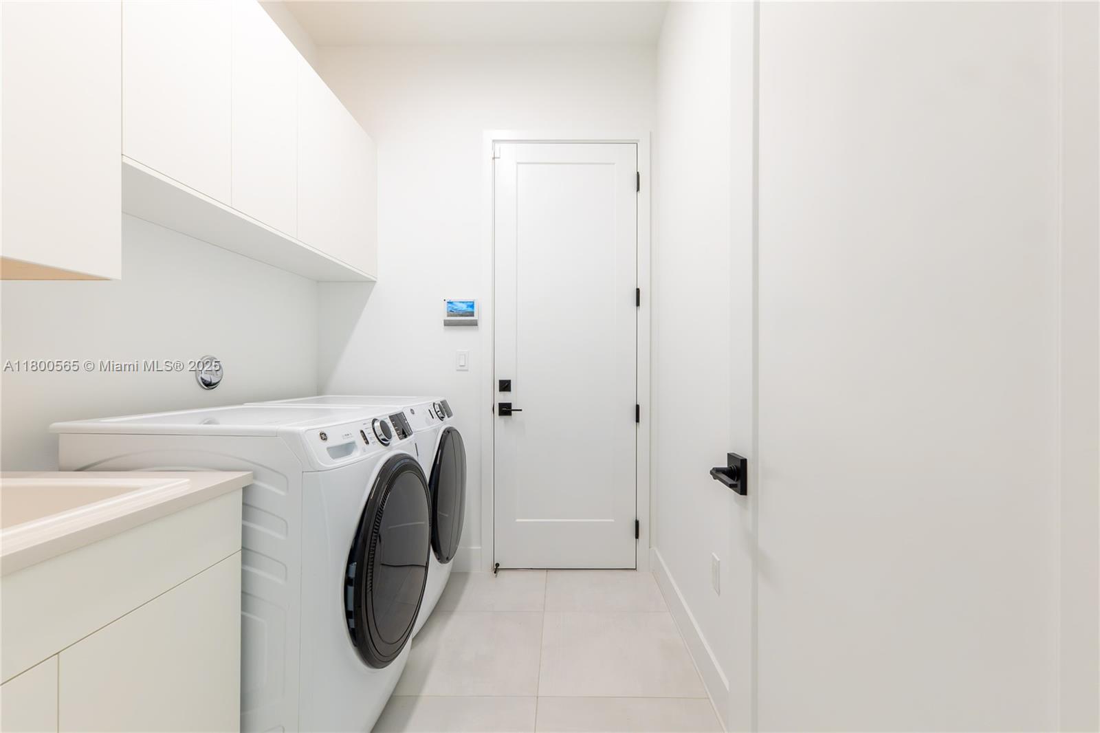 AVENIR POD - Residential Lease