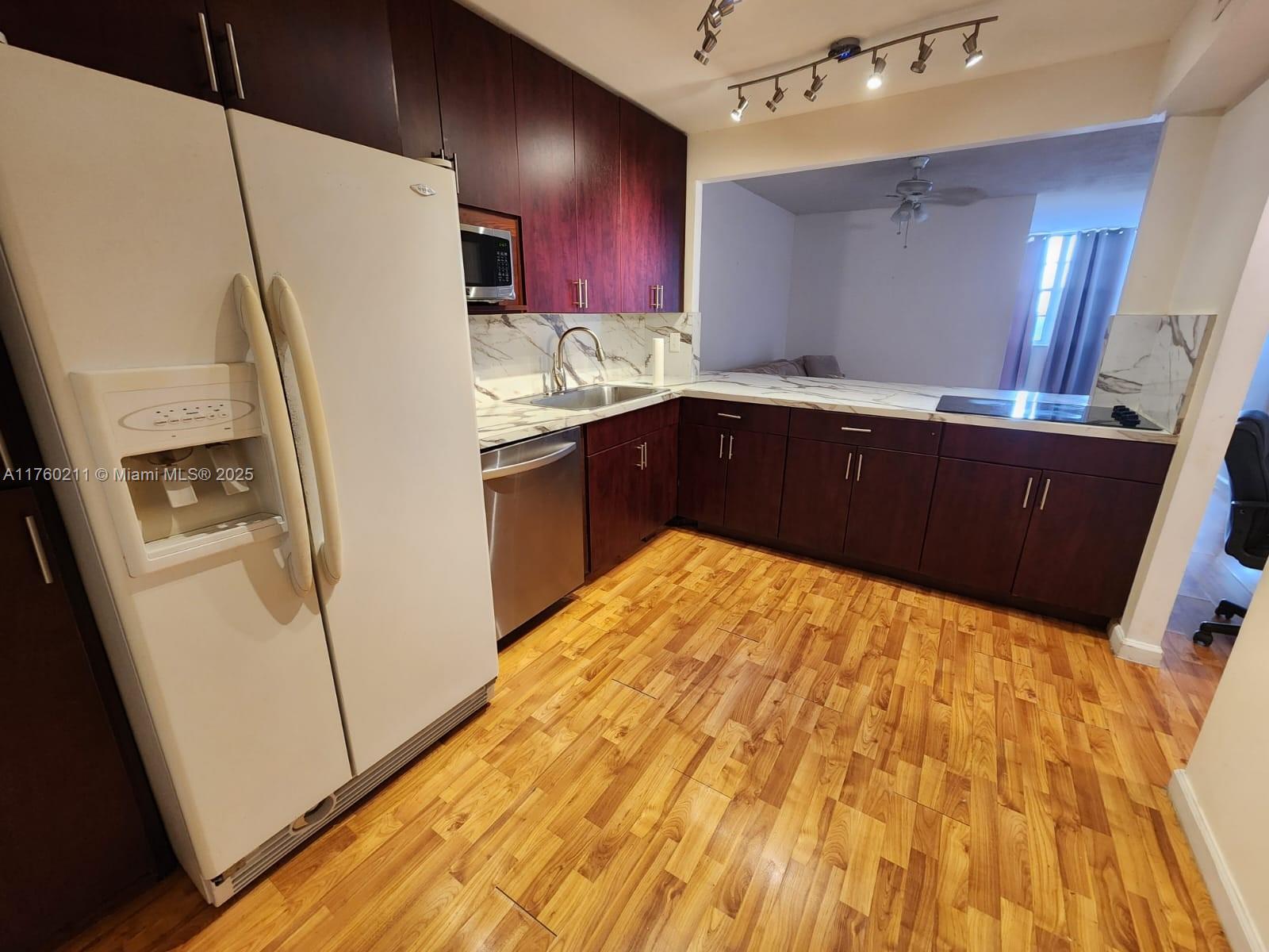 1351 Ne Miami Gardens Dr 501E, Miami, Broward County, Florida - 1 Bedrooms  
1 Bathrooms - 