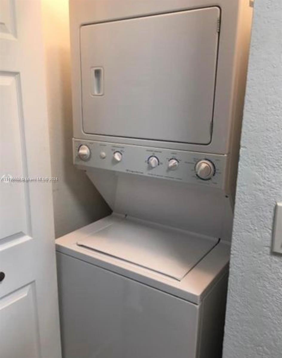 VILLAS AT CARMEL CONDO NO - Residential Lease