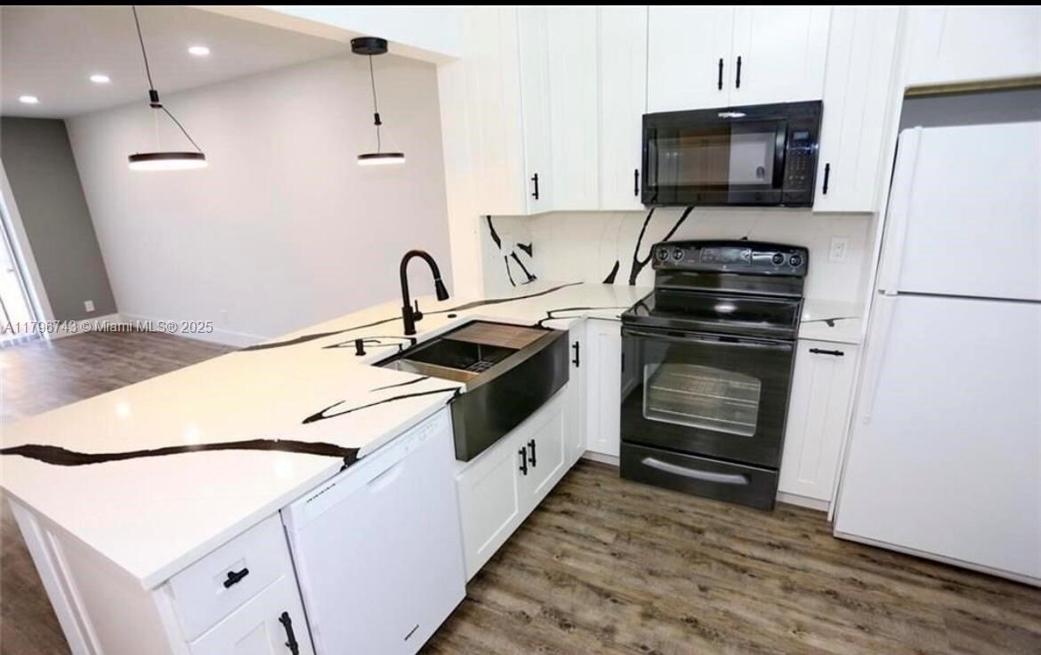 HOLIDAY VILLAGE OF CORAL - Residential