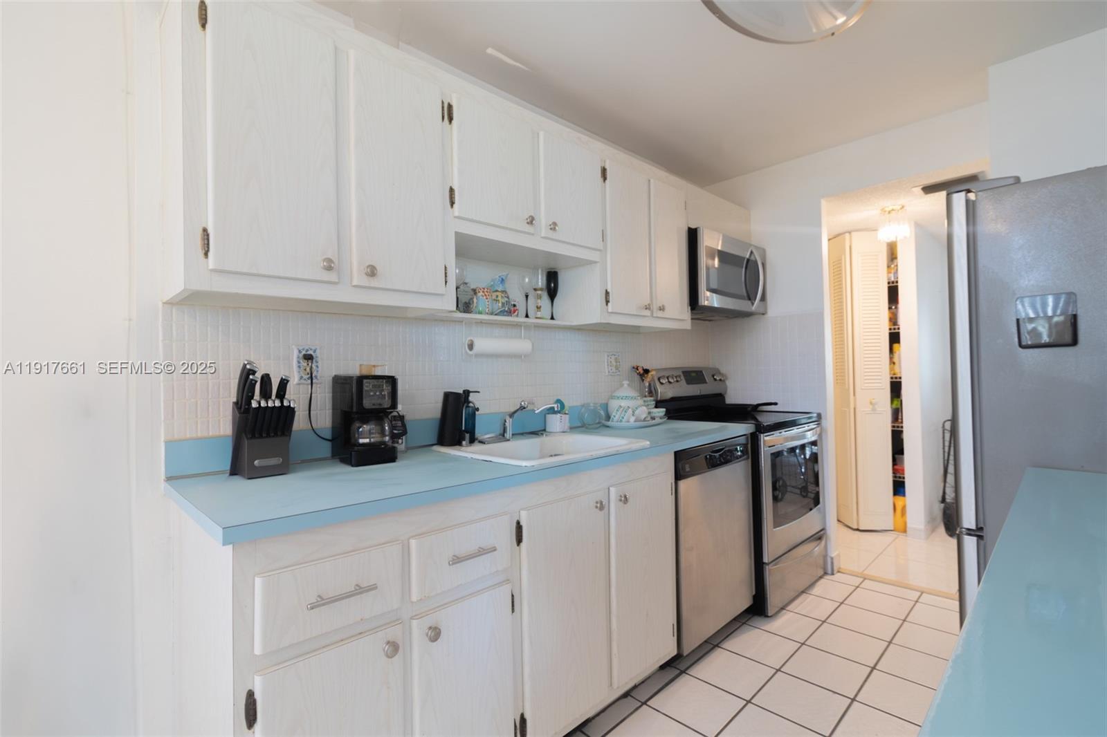 WINSTON TOWERS 400 CONDO - Residential