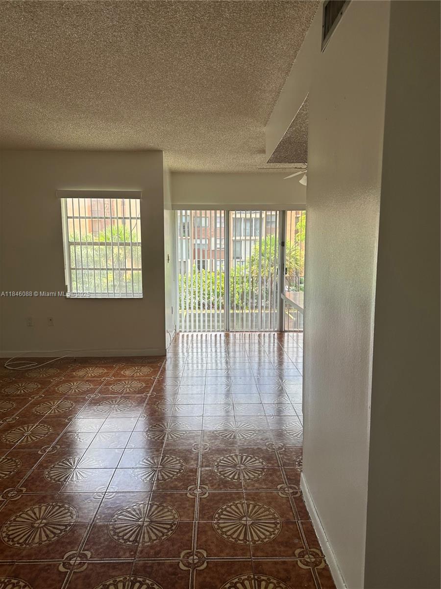 Spacious 1 bedroom 1 bathroom apartment on second floor, in South winds Condominium. Centrally located. Near
new shopping center. Security Patrol and Security Cameras. Ready to move in