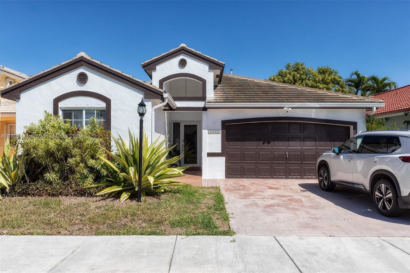 15763 Sw 82nd St, Miami, Broward County, Florida - 3 Bedrooms  
2 Bathrooms - 