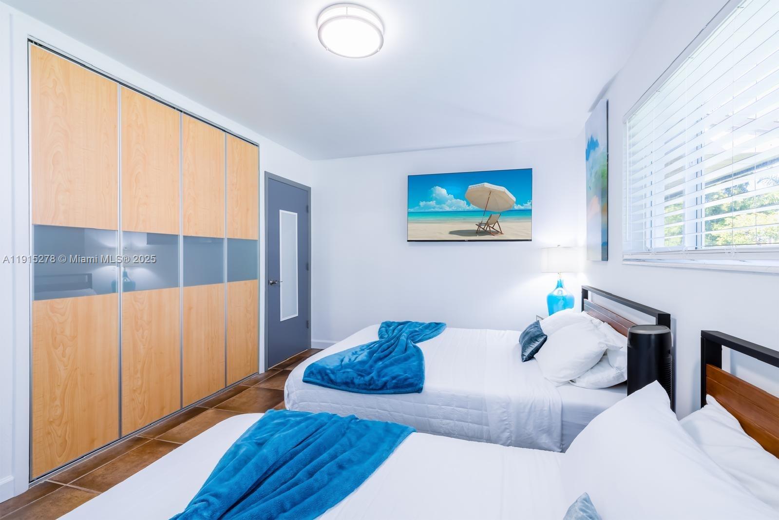 HOLLYWOOD HILLS - Residential Lease