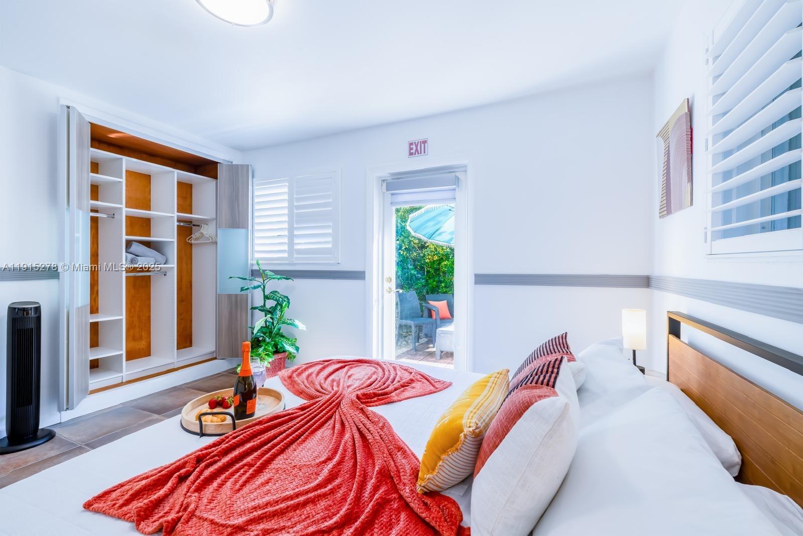 HOLLYWOOD HILLS - Residential Lease