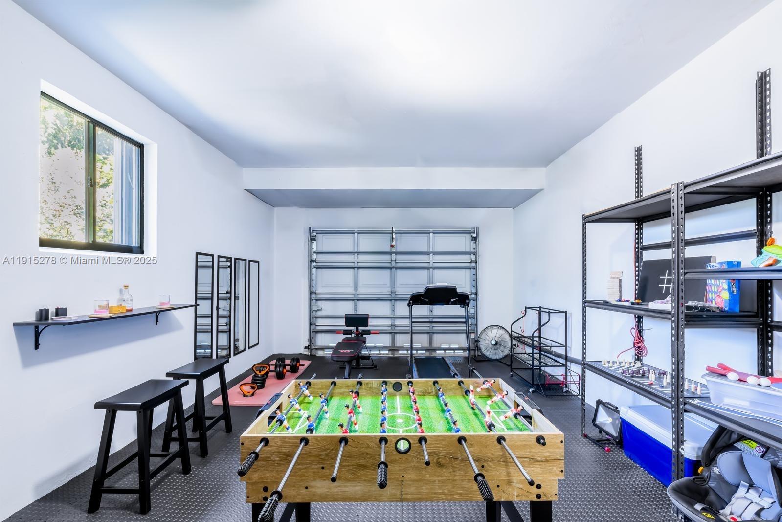 HOLLYWOOD HILLS - Residential Lease