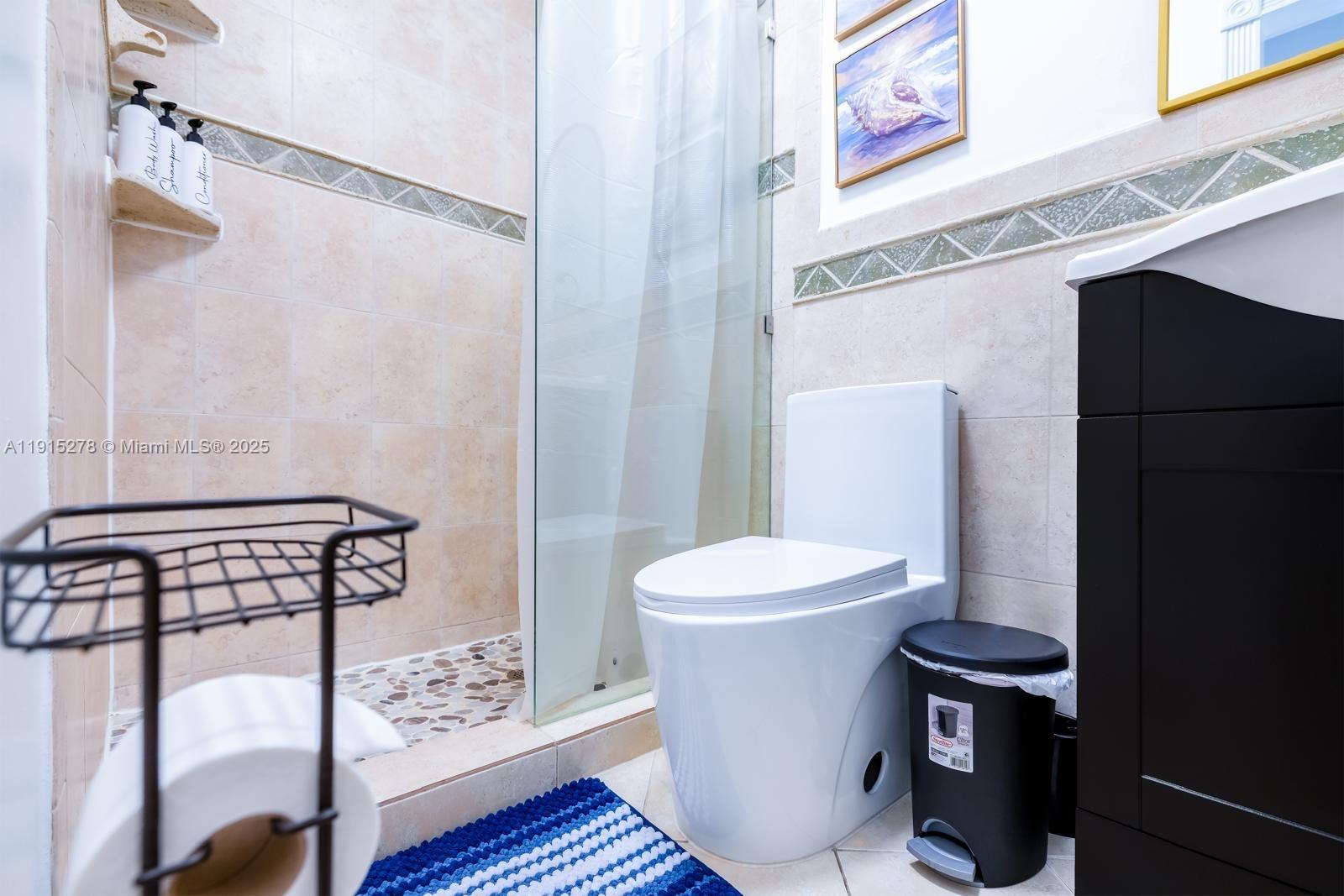 HOLLYWOOD HILLS - Residential Lease