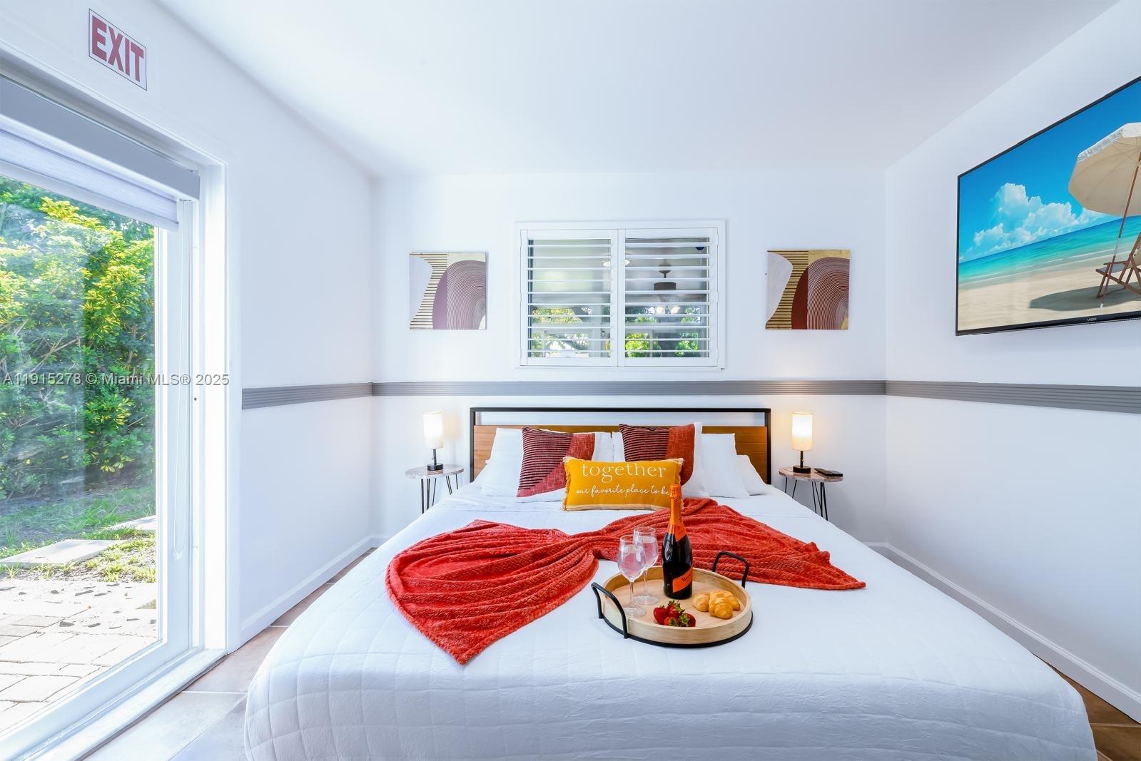 HOLLYWOOD HILLS - Residential Lease