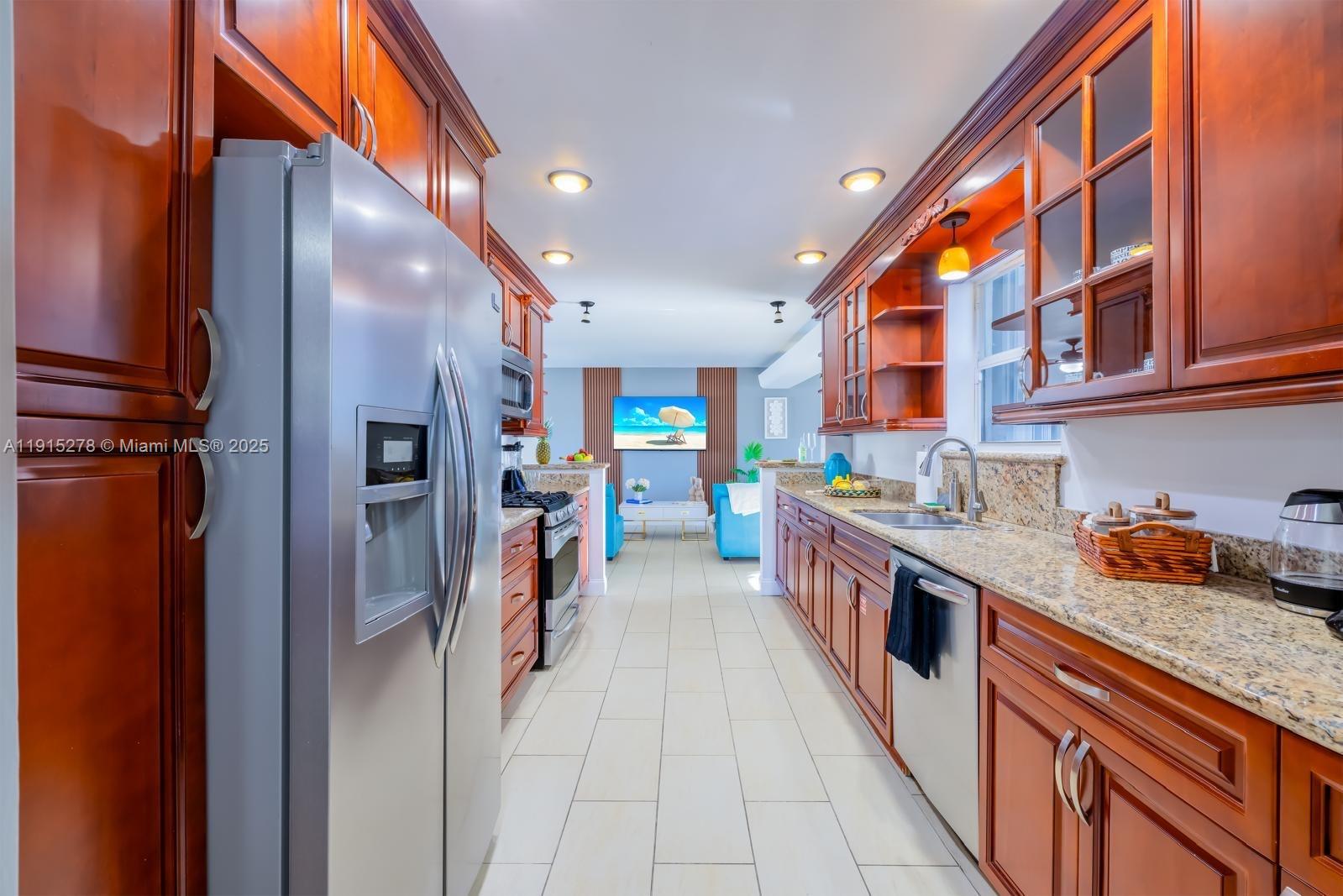 HOLLYWOOD HILLS - Residential Lease