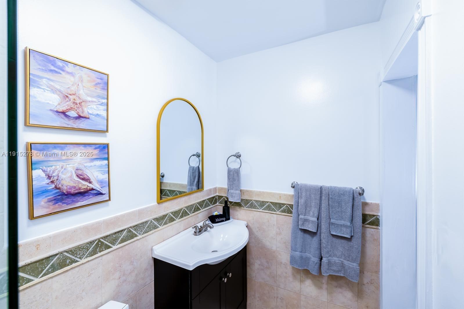 HOLLYWOOD HILLS - Residential Lease