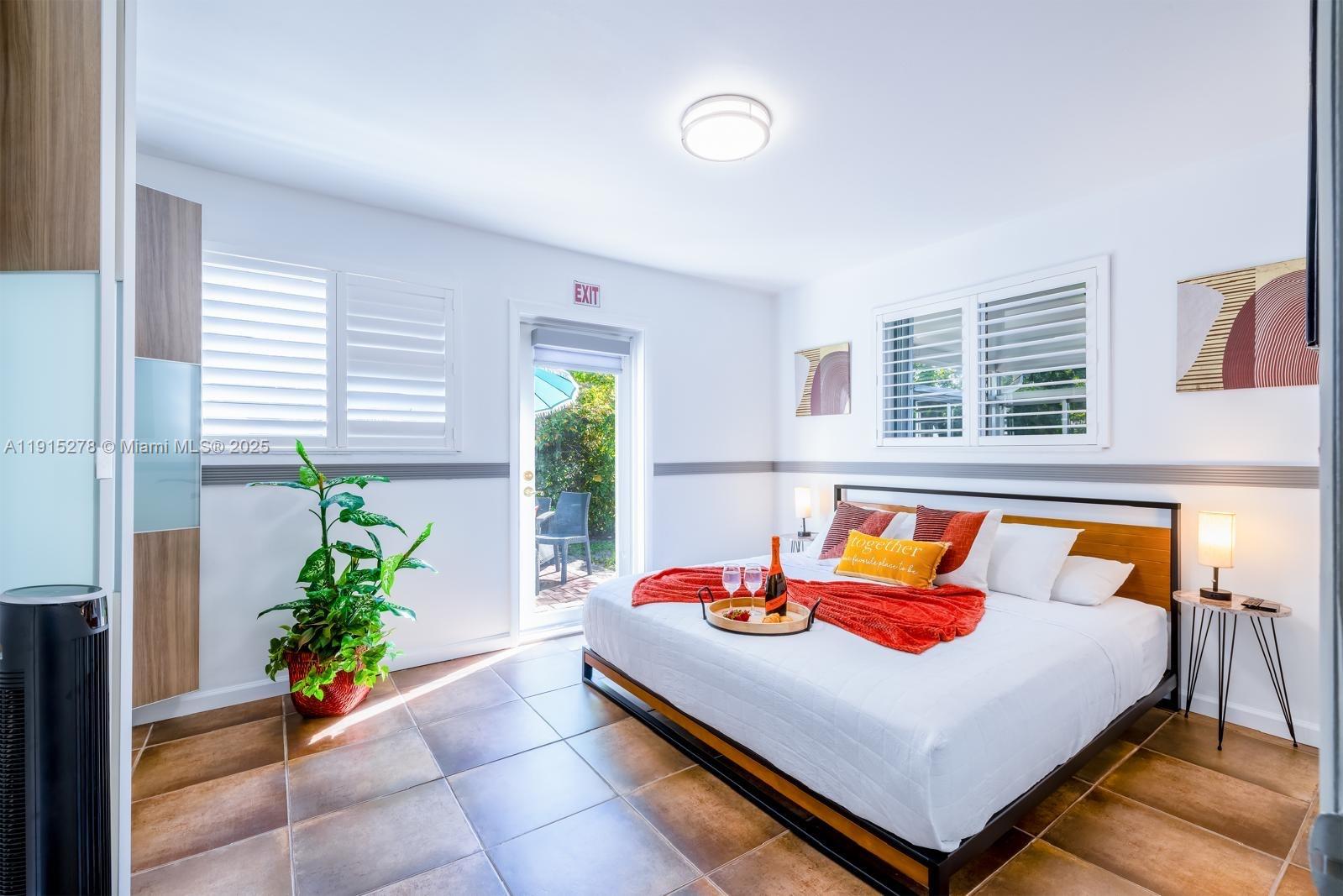 HOLLYWOOD HILLS - Residential Lease