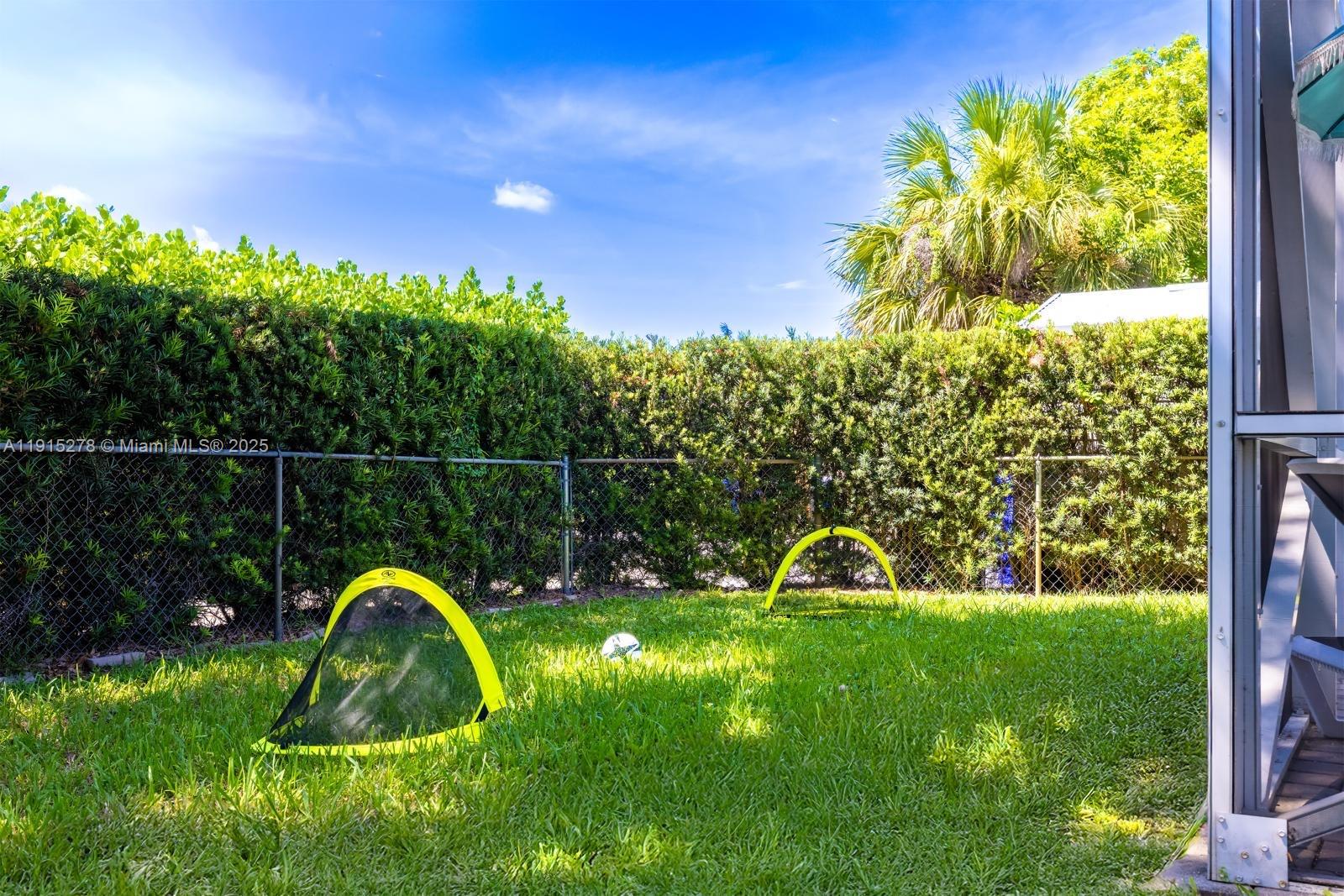 HOLLYWOOD HILLS - Residential Lease