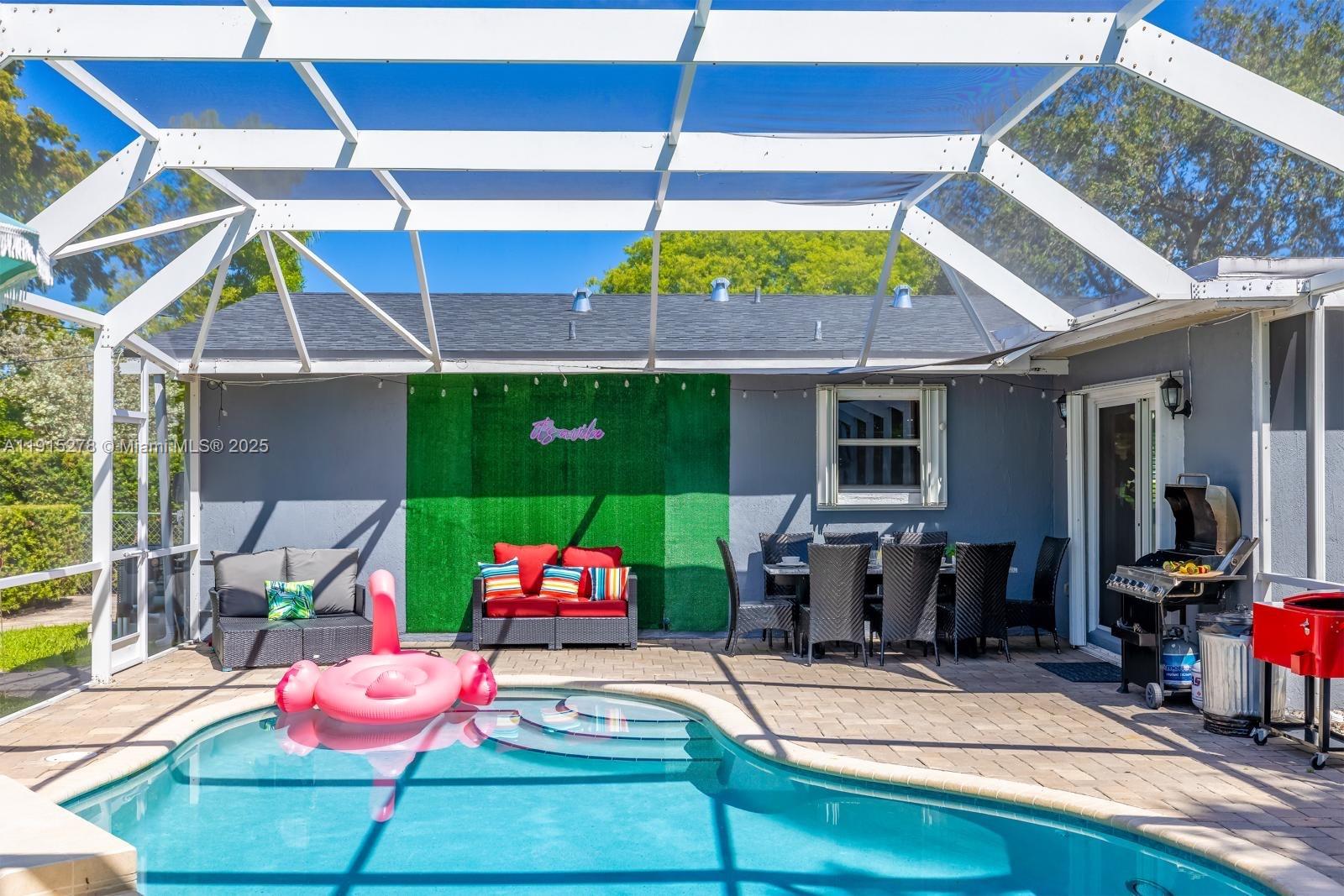 HOLLYWOOD HILLS - Residential Lease