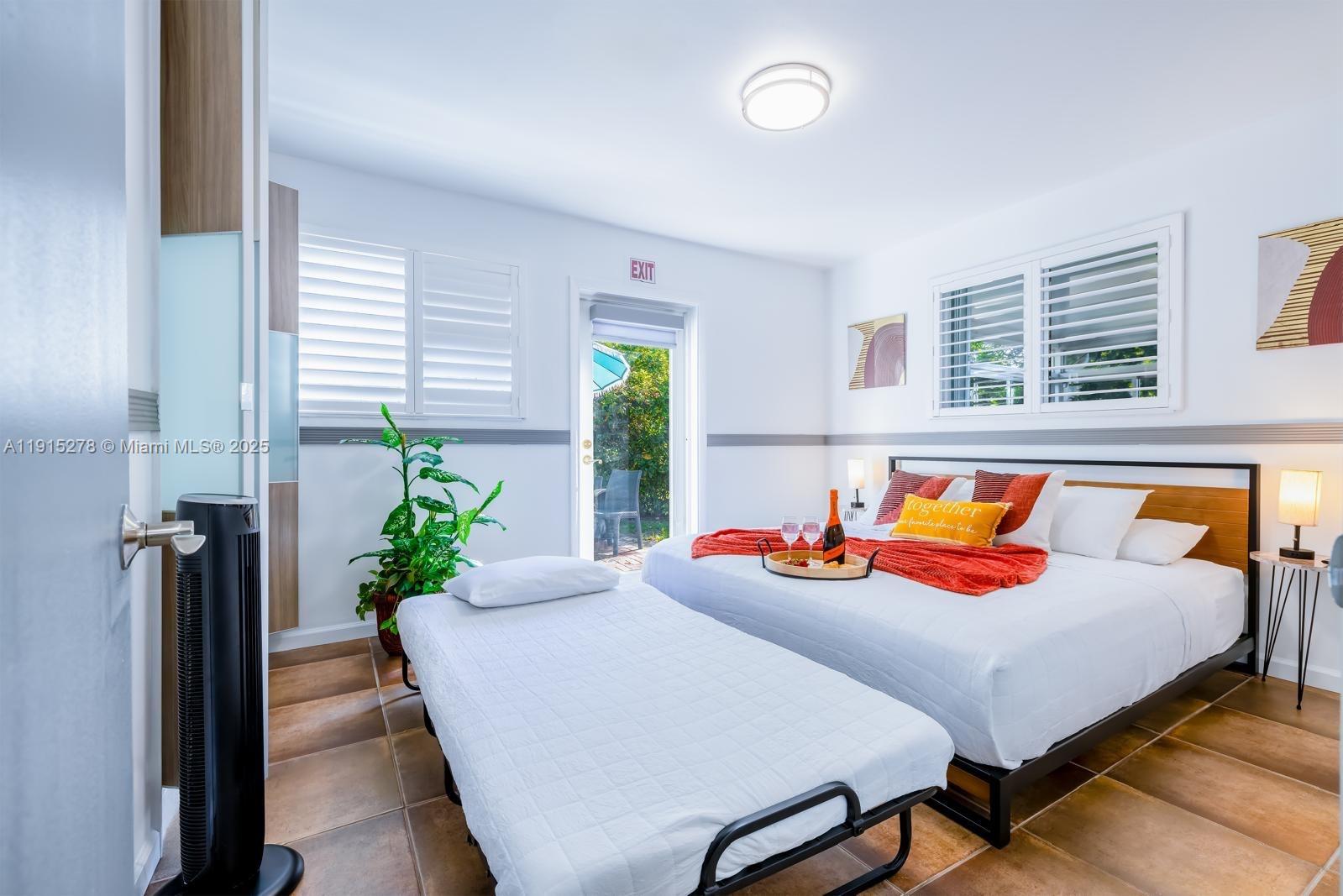 HOLLYWOOD HILLS - Residential Lease