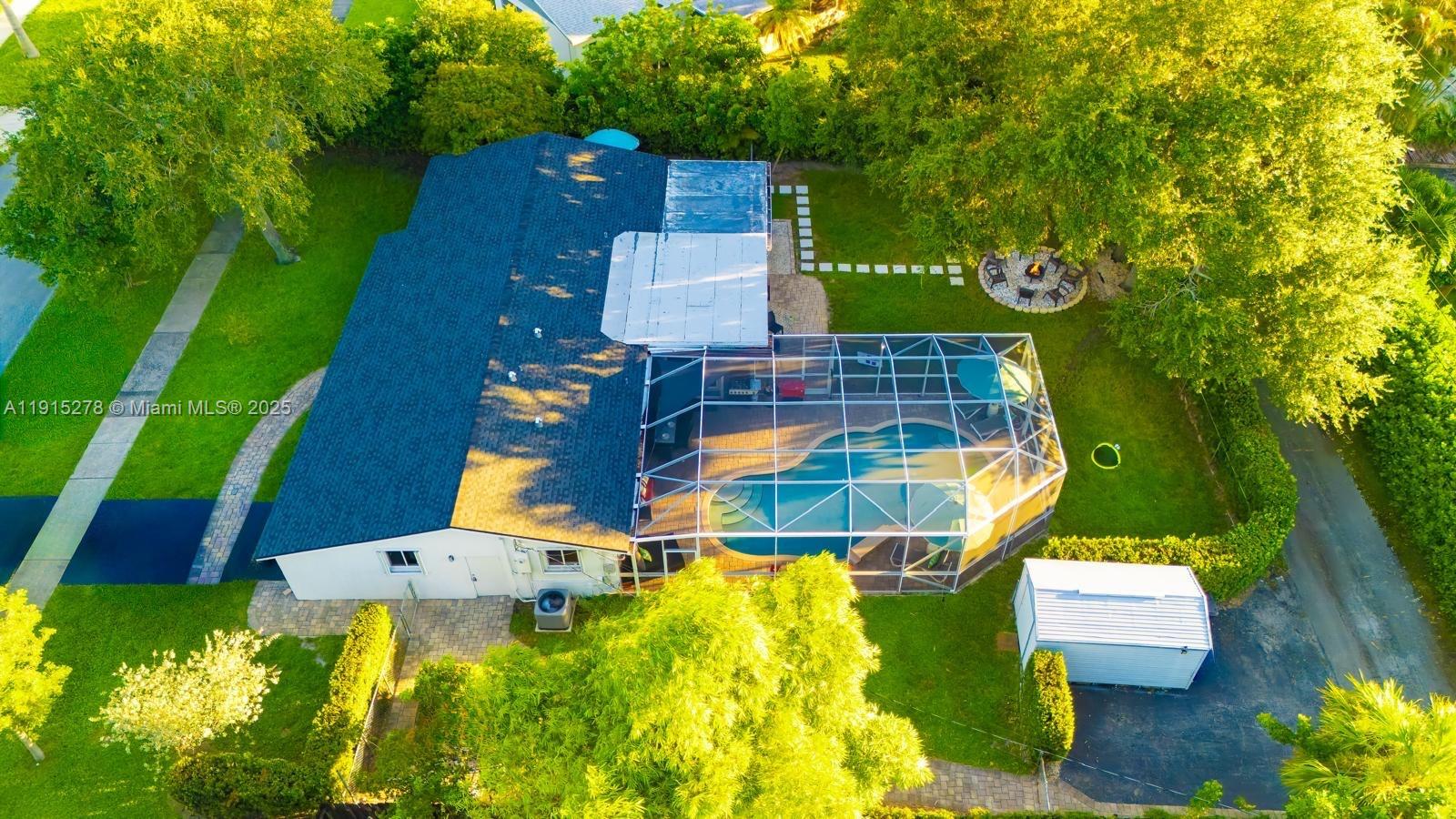 HOLLYWOOD HILLS - Residential Lease