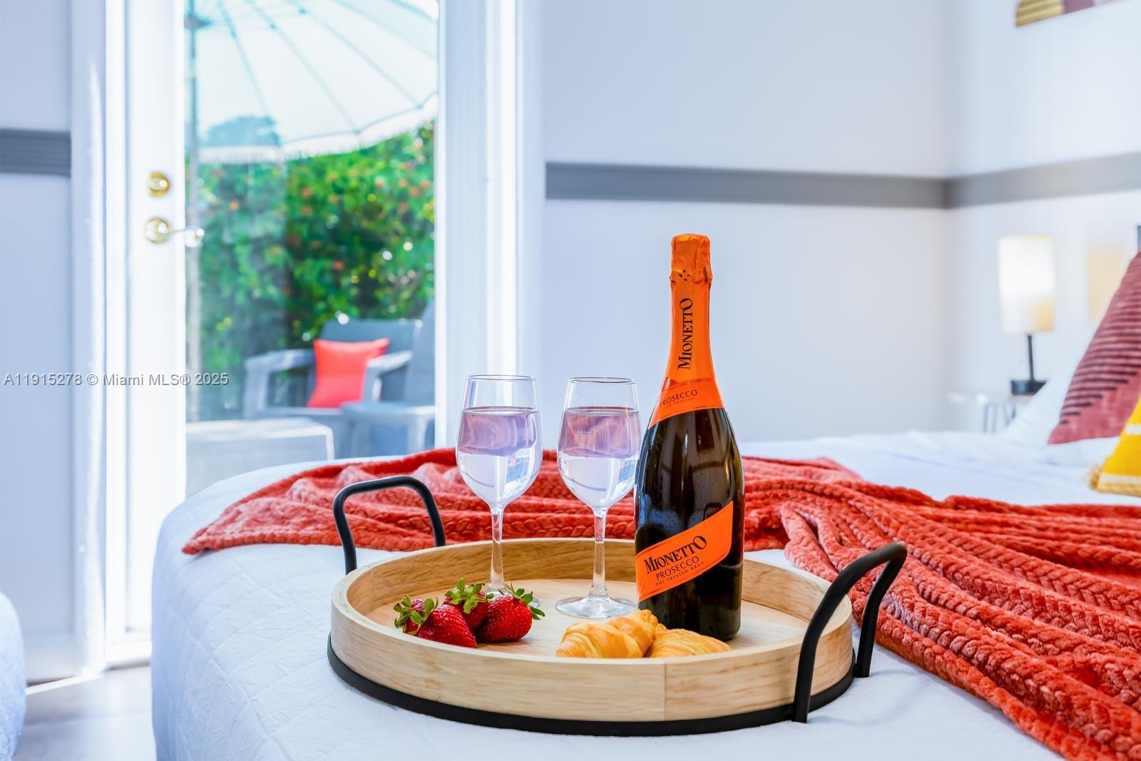 HOLLYWOOD HILLS - Residential Lease