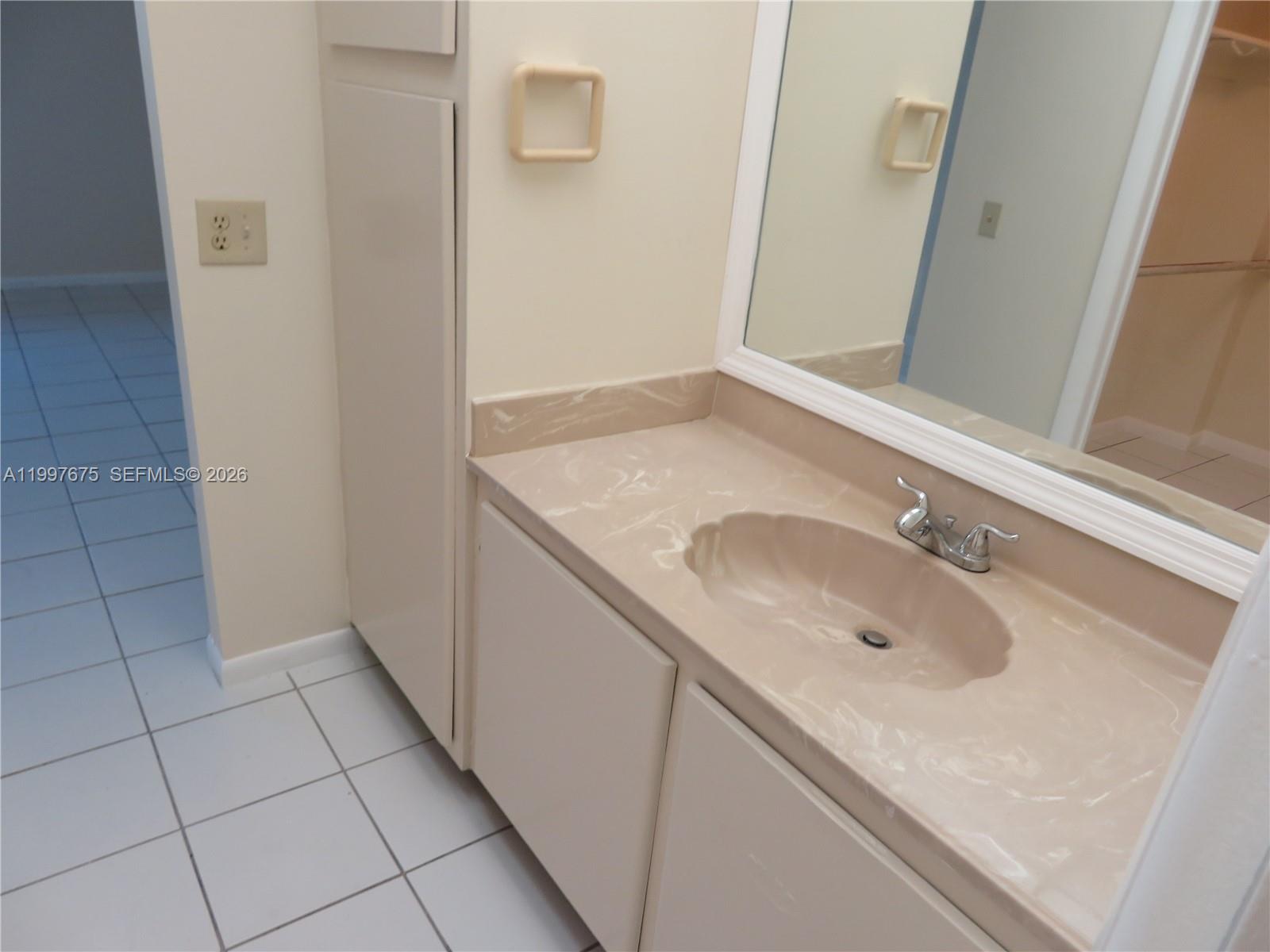 THE HORIZONS CONDO #6 - Residential