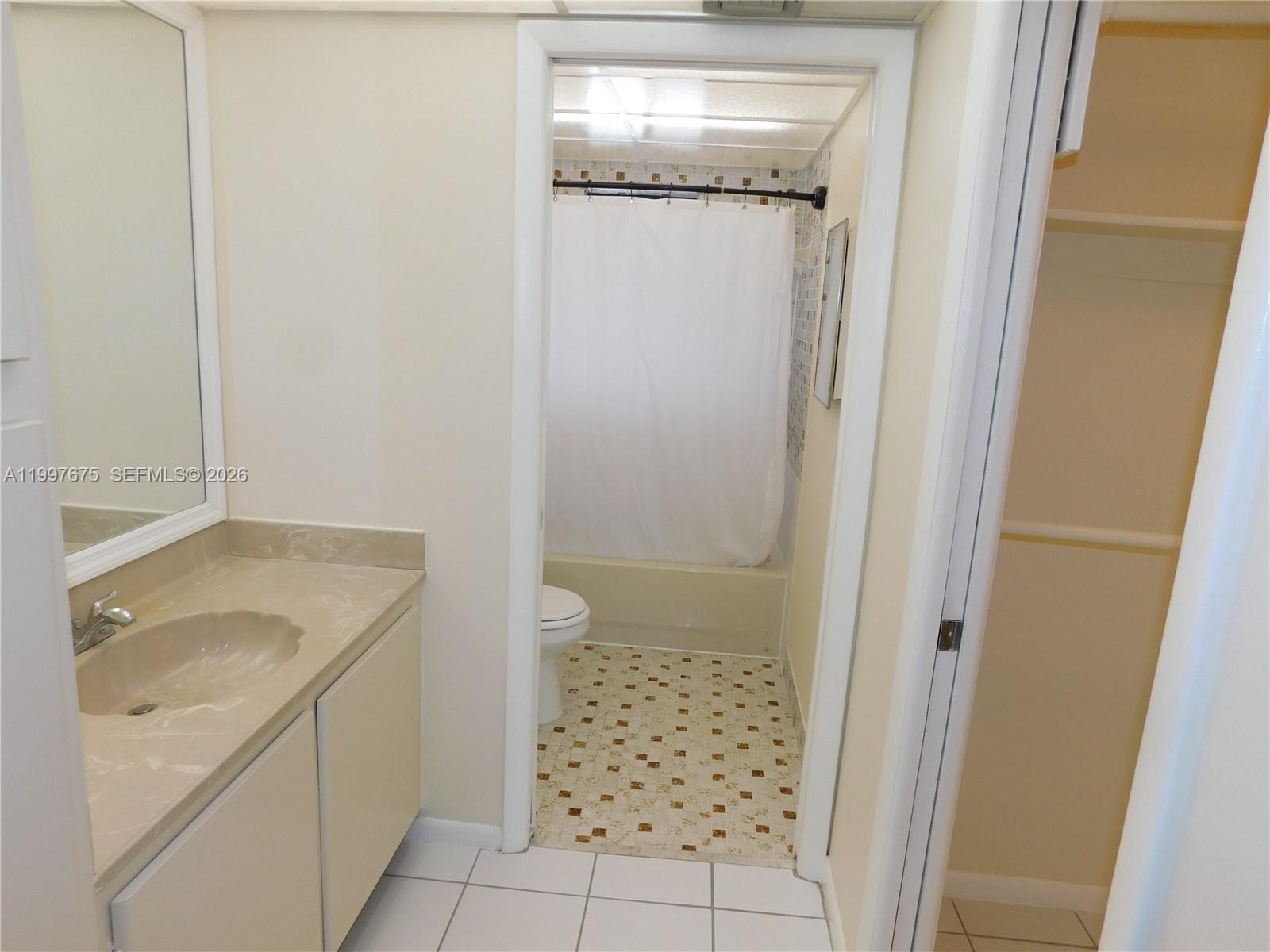 THE HORIZONS CONDO #6 - Residential