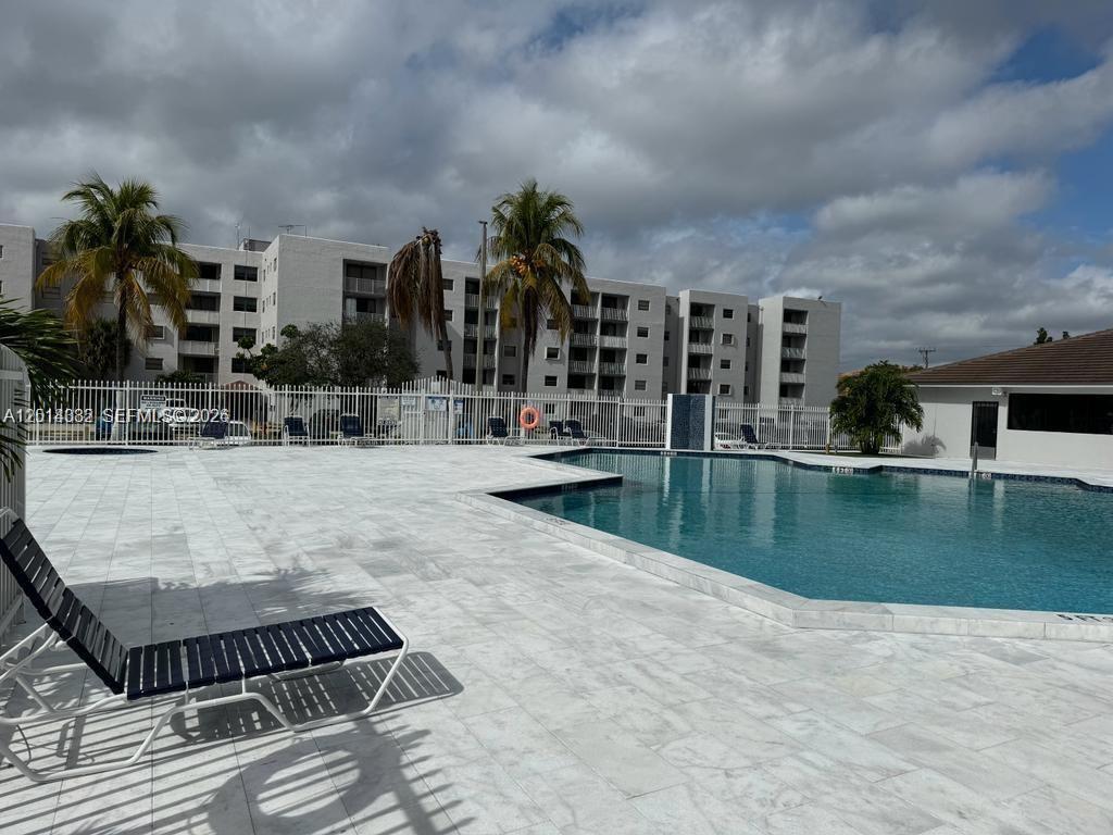 FONTAINEBLEAU GARDENS CON - Residential