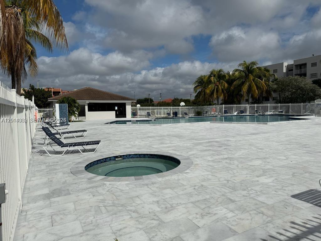 FONTAINEBLEAU GARDENS CON - Residential