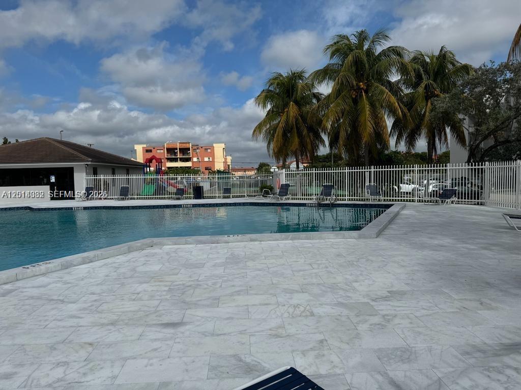 FONTAINEBLEAU GARDENS CON - Residential