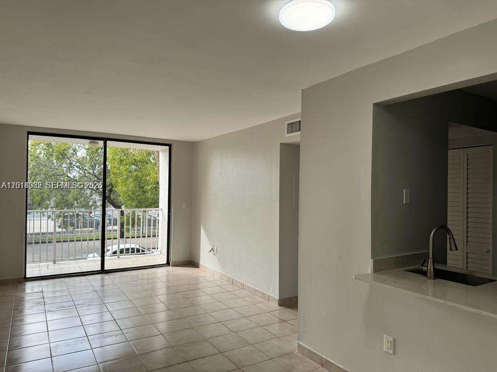 FONTAINEBLEAU GARDENS CON - Residential