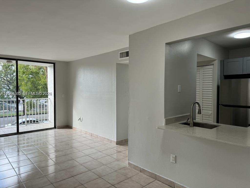 FONTAINEBLEAU GARDENS CON - Residential