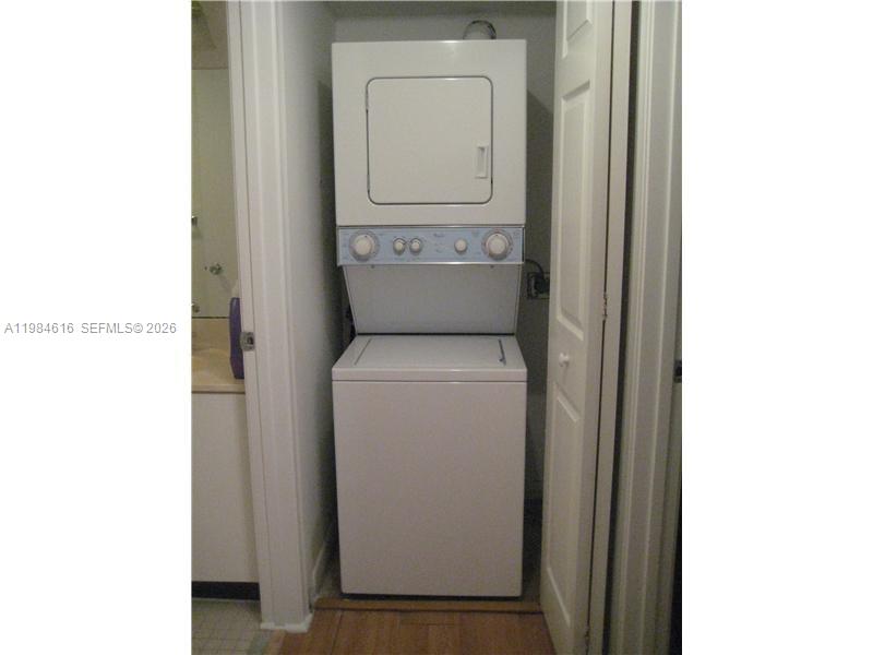 IVANHOE EAST AT CENTURY V - Residential Lease