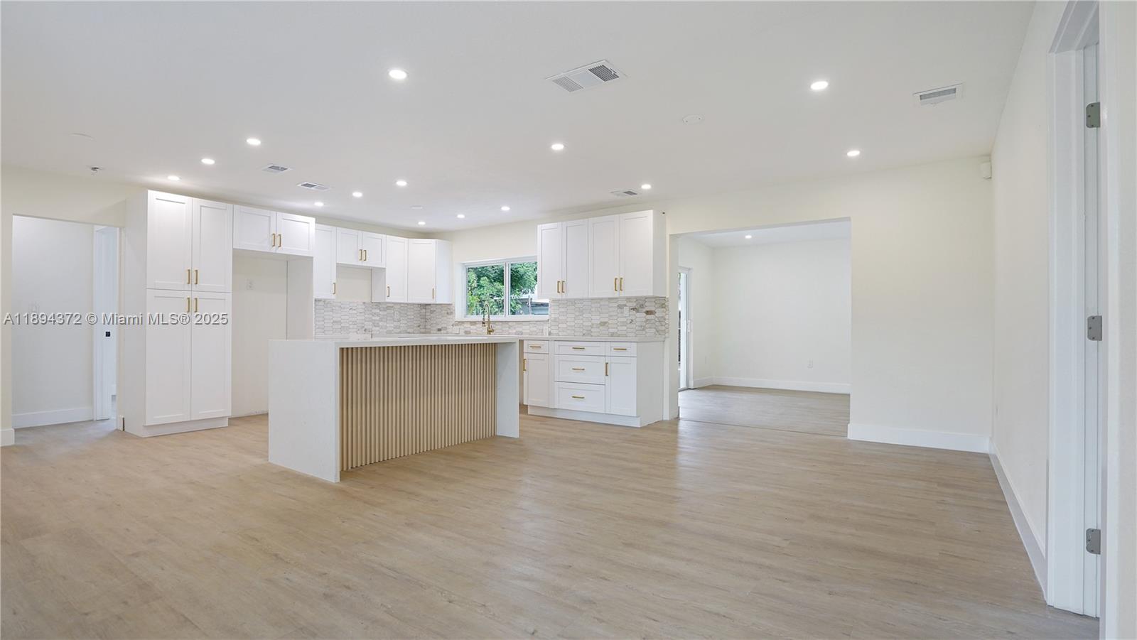 SUNRISE GOLF VILLAGE SEC - Residential