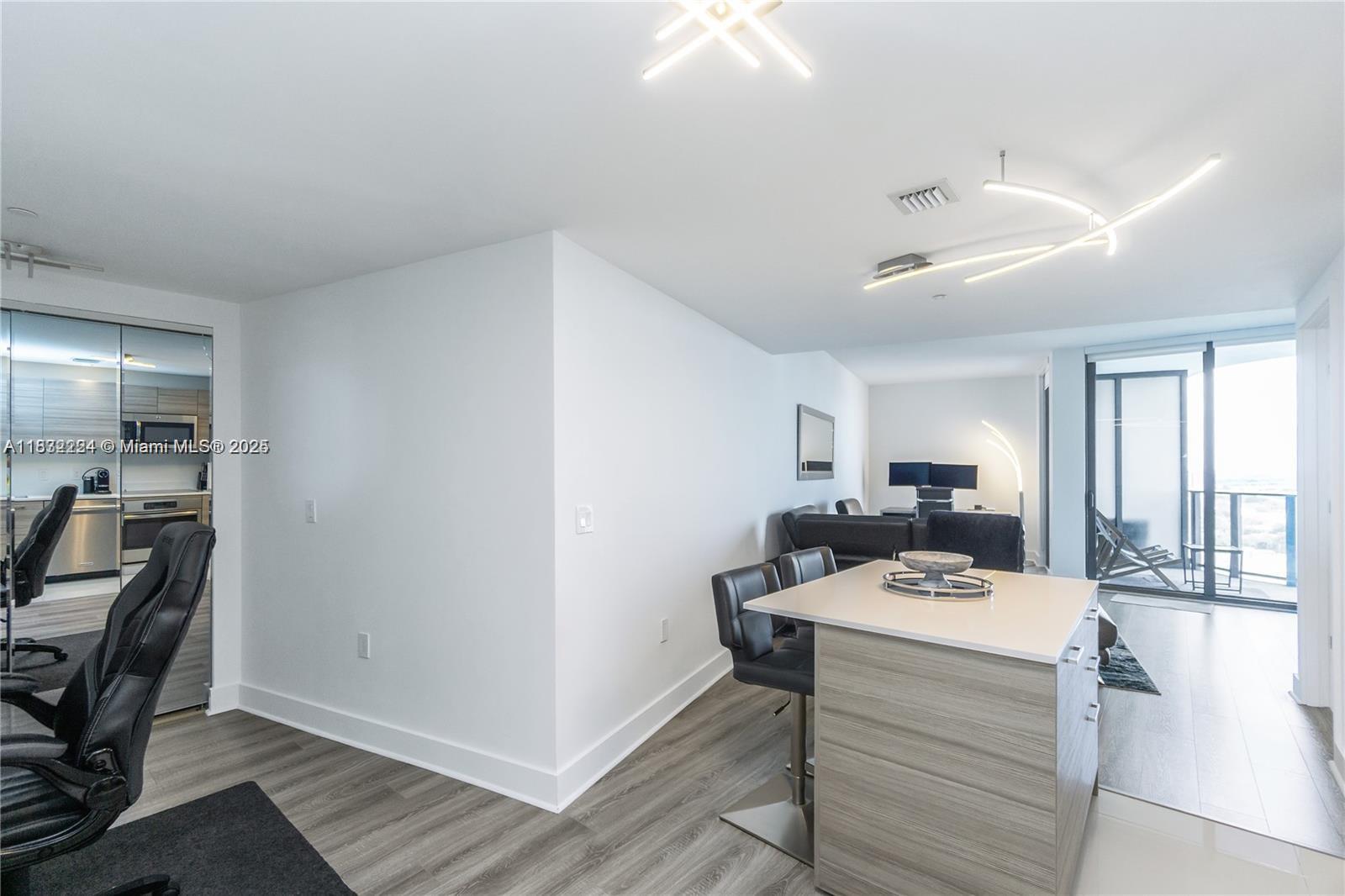 121 NE 34th St 1614