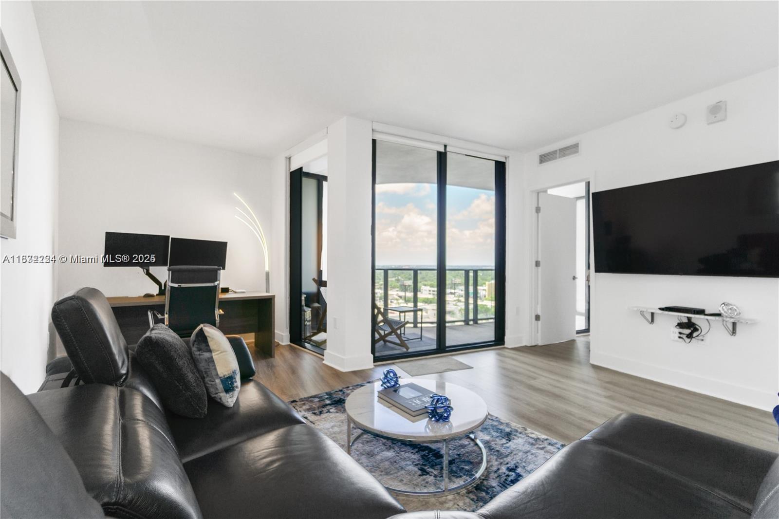 121 NE 34th St 1614
