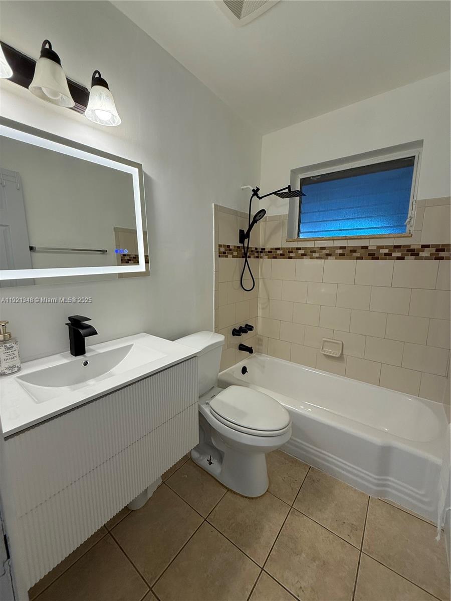 DAVIS ISLES - Residential Lease