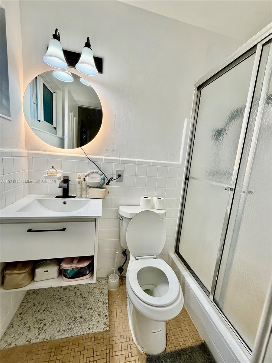 DAVIS ISLES - Residential Lease