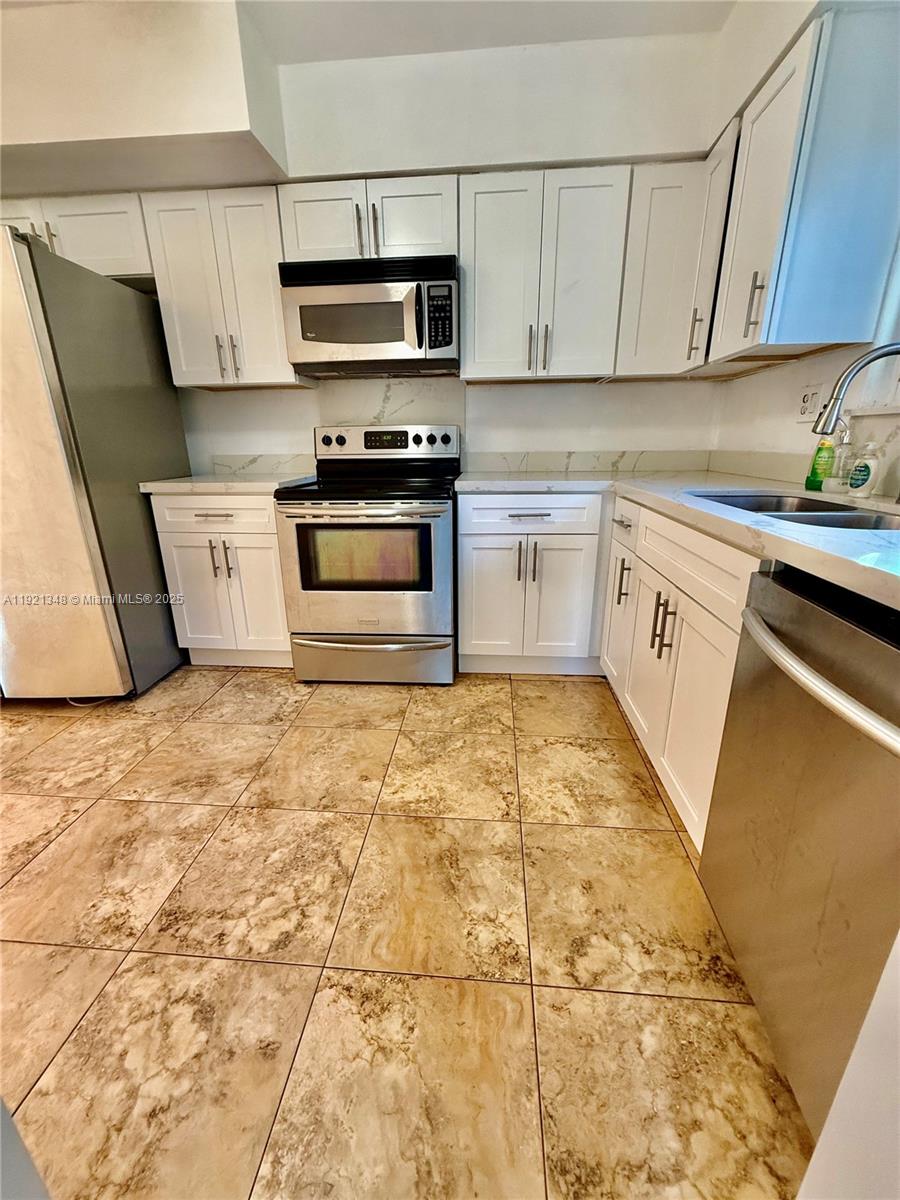 DAVIS ISLES - Residential Lease