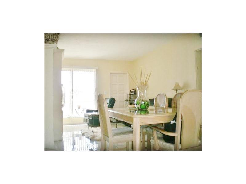 HANDS DOWN, THE BEST FURNISHED DEAL ON THE MARKET! This is an ideally located apartment just 4 blocks from the beach, Flamingo Park, restaurants and shops. Quiet building with washer and dryer on premises. Fully furnished. Tenant pays utilities. App licants should have good credit and rental history. SEASONAL RENTAL ONLY (April 15 through November 30th). NOT LESS THAN THIS TIMEFRAME.