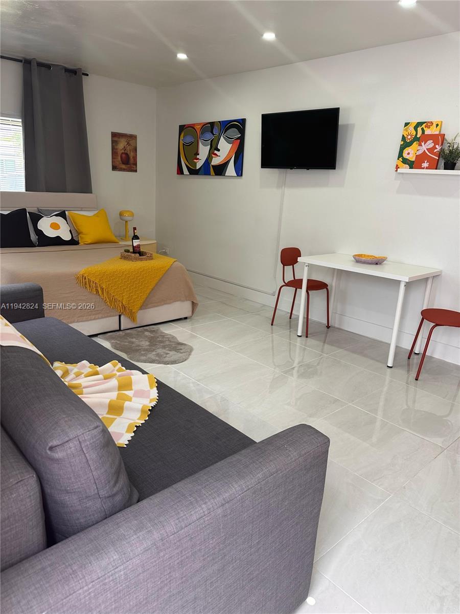 SOUTH MIAMI HGTS ADDN K - Residential Lease