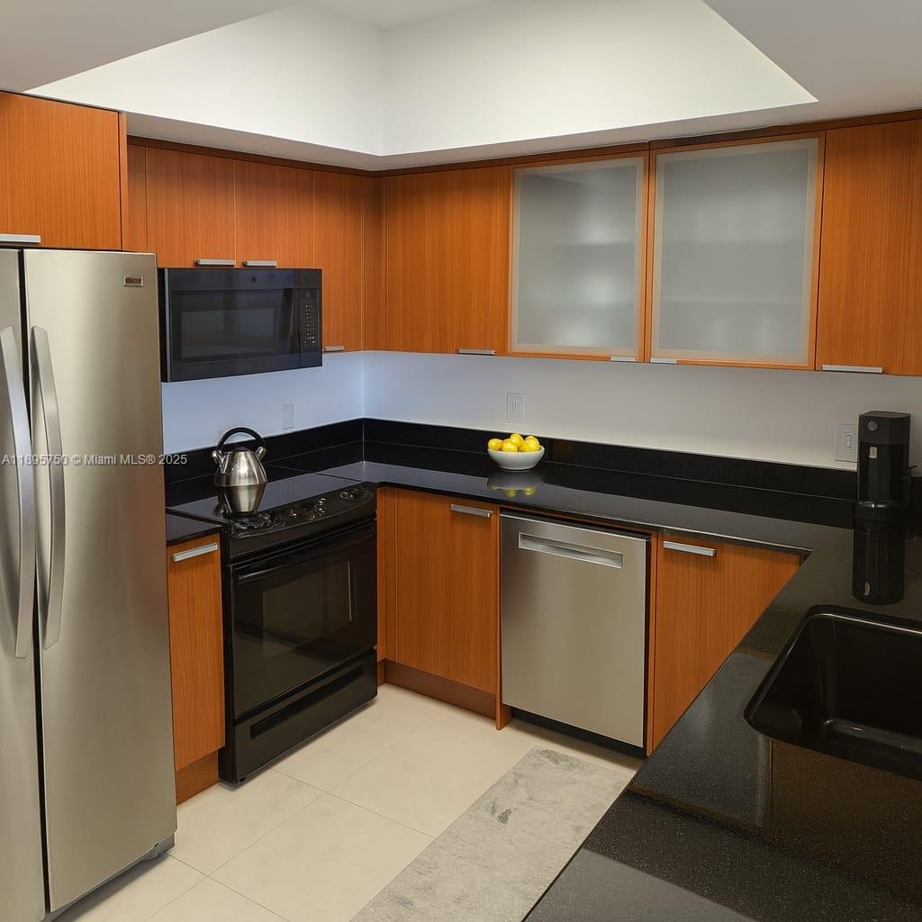 LA PERLA CONDO - Residential Lease