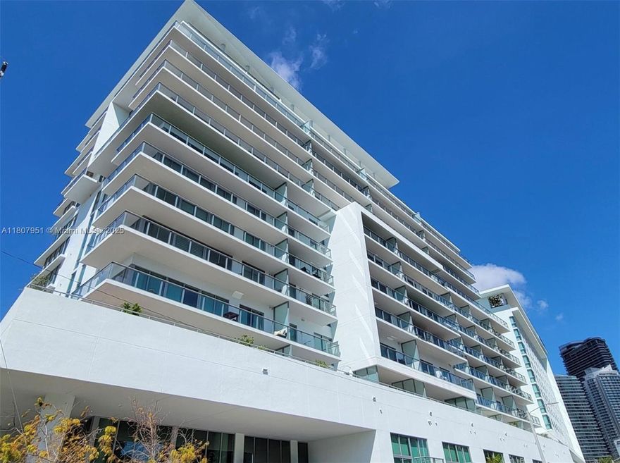 Spacious 2-bed, 2-bath unit offering 1,226 sq. ft. of living space. This west-facing corner unit boasts a 990 sq. ft. wrap-around balcony. Convenietly located by the brand new Underline Park with quick access to I-95, Brickell, and Coral Way, facilitating seamless commuting.