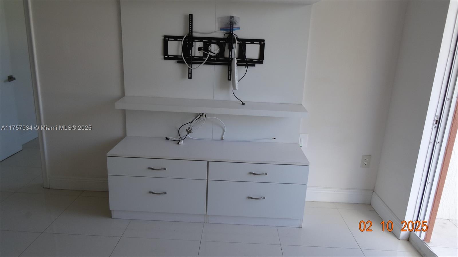 VENTURE AT AVENTURA WEST - Residential