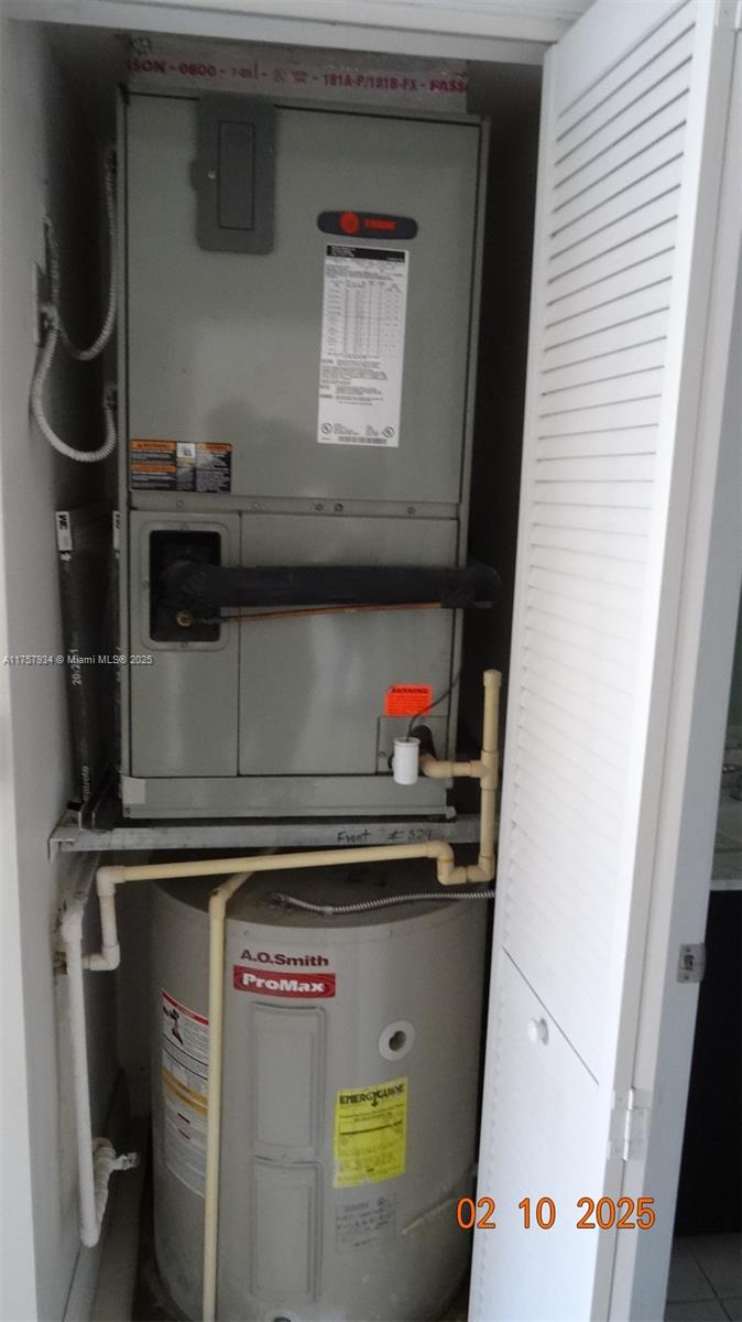 VENTURE AT AVENTURA WEST - Residential