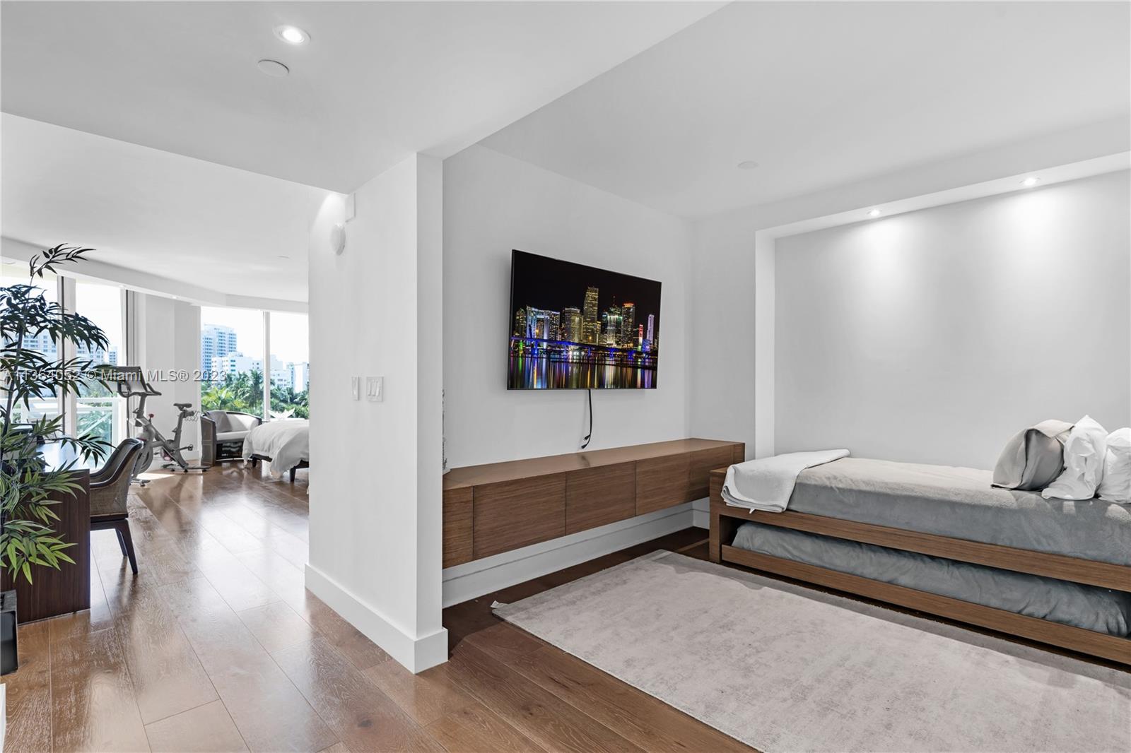 GRAND BAY TOWER CONDO - Residential