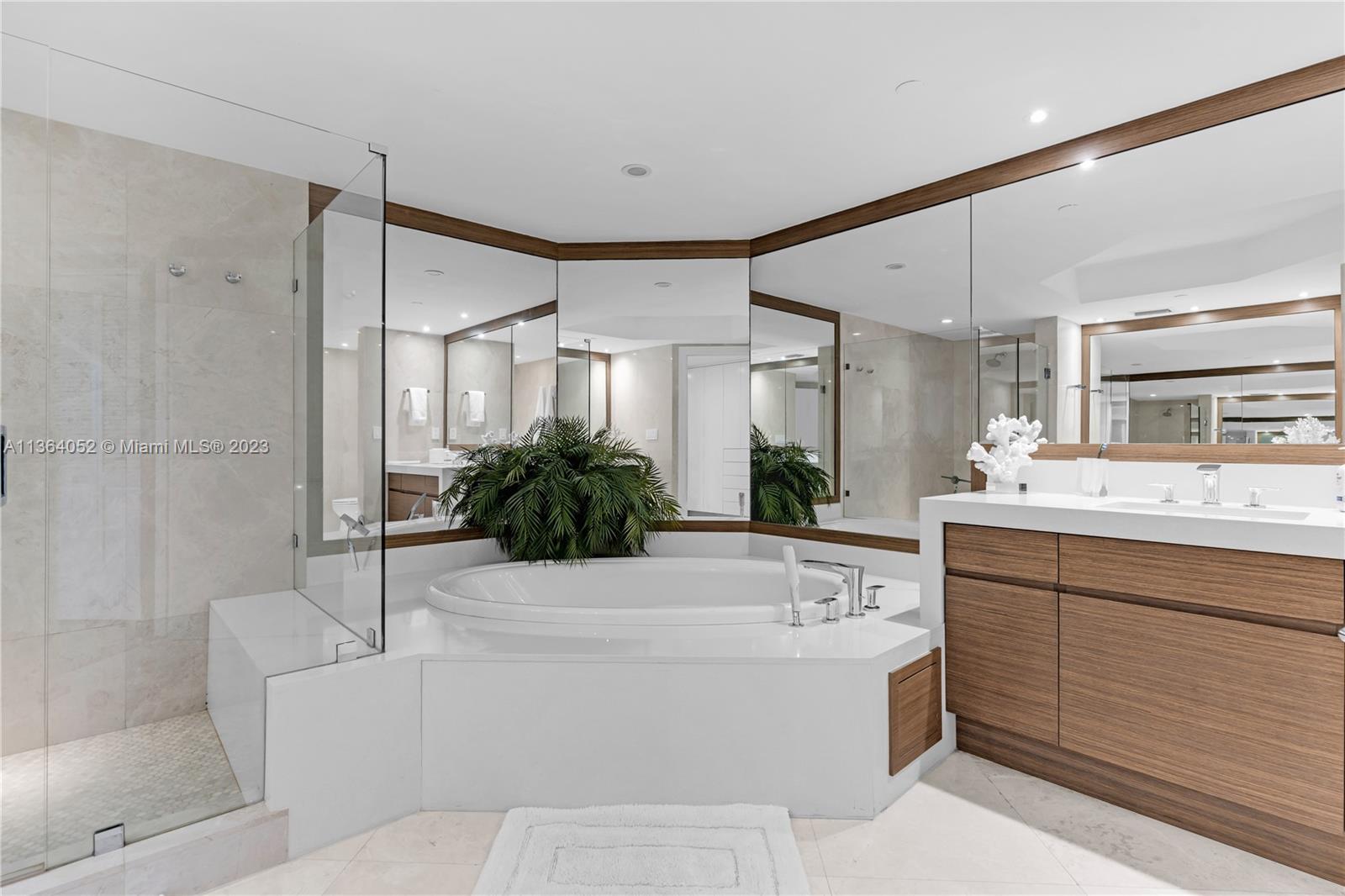 GRAND BAY TOWER CONDO - Residential