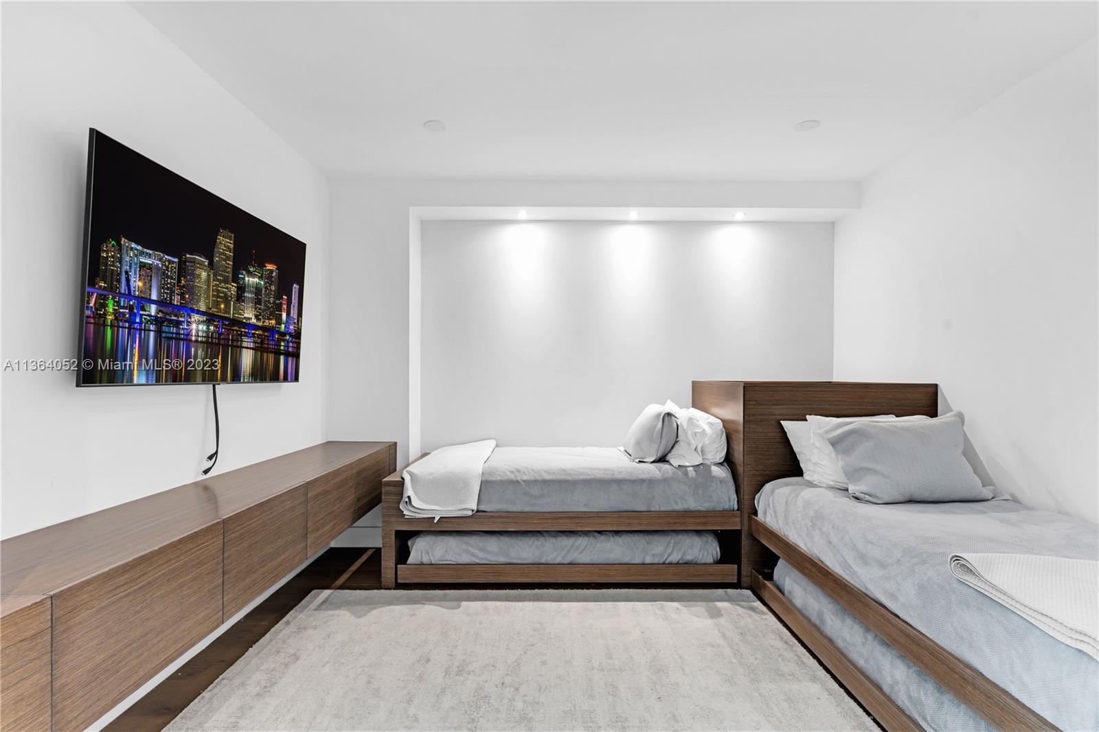 GRAND BAY TOWER CONDO - Residential