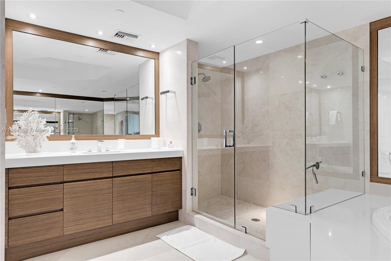 GRAND BAY TOWER CONDO - Residential