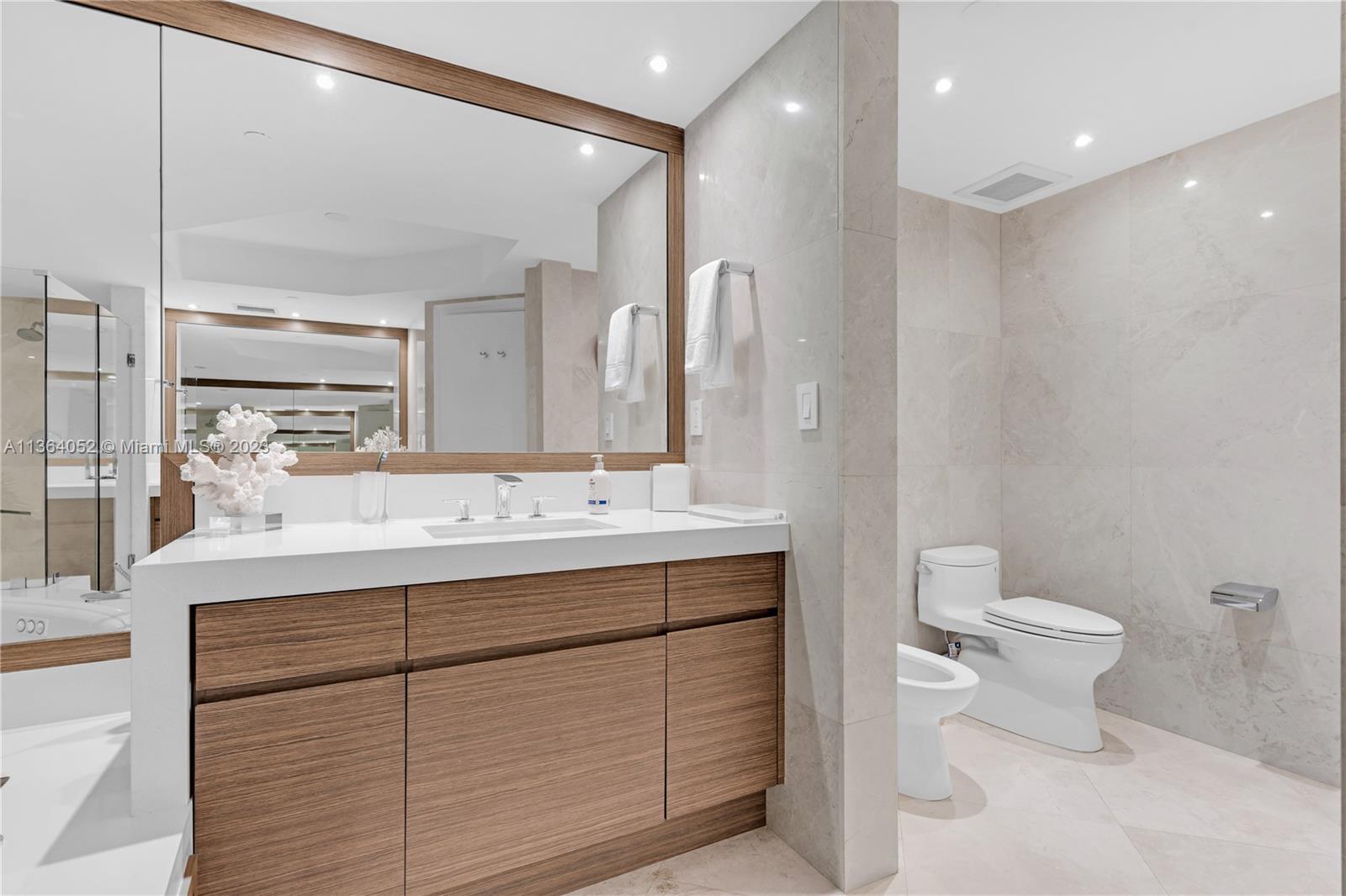 GRAND BAY TOWER CONDO - Residential