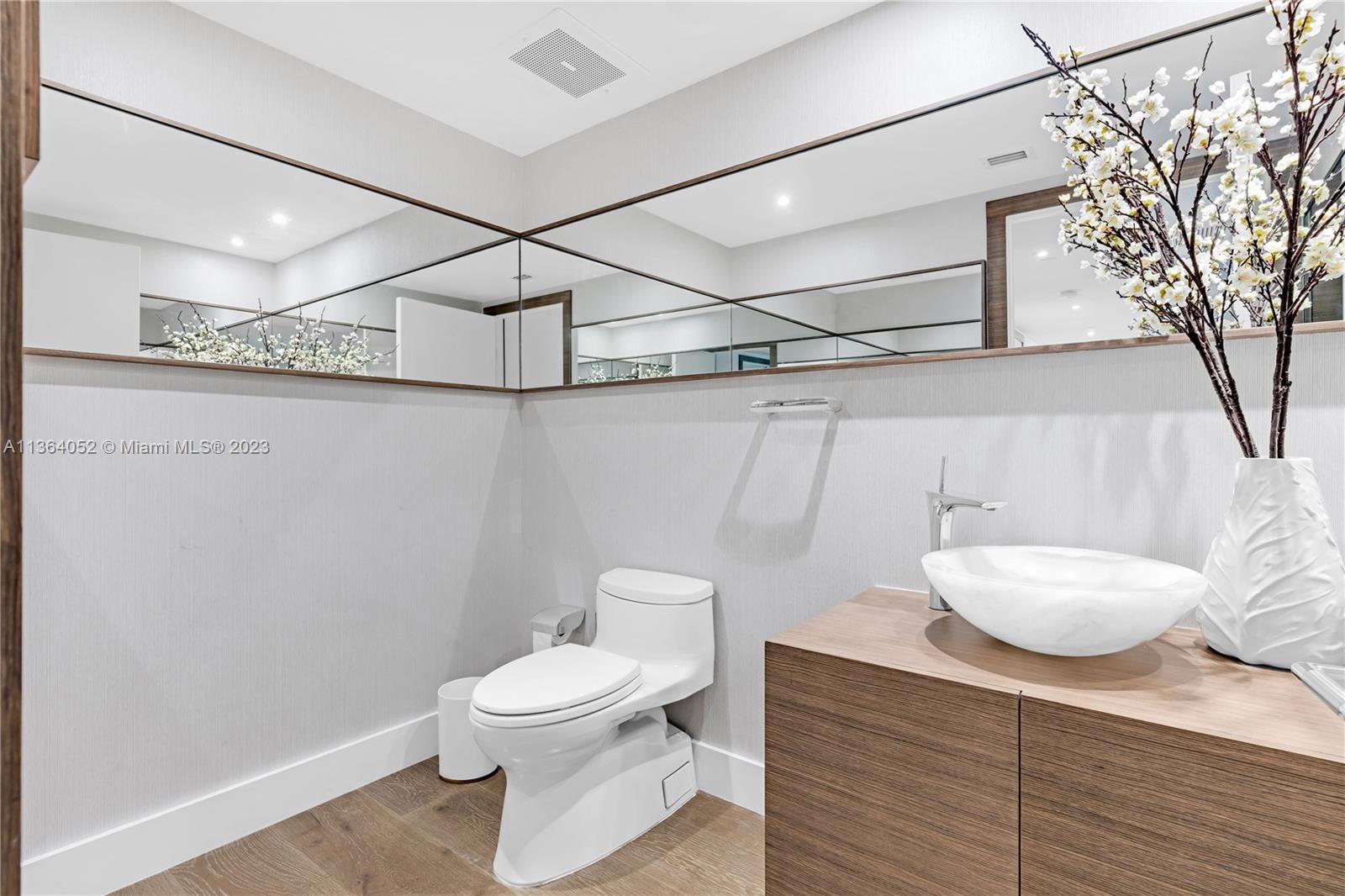 GRAND BAY TOWER CONDO - Residential