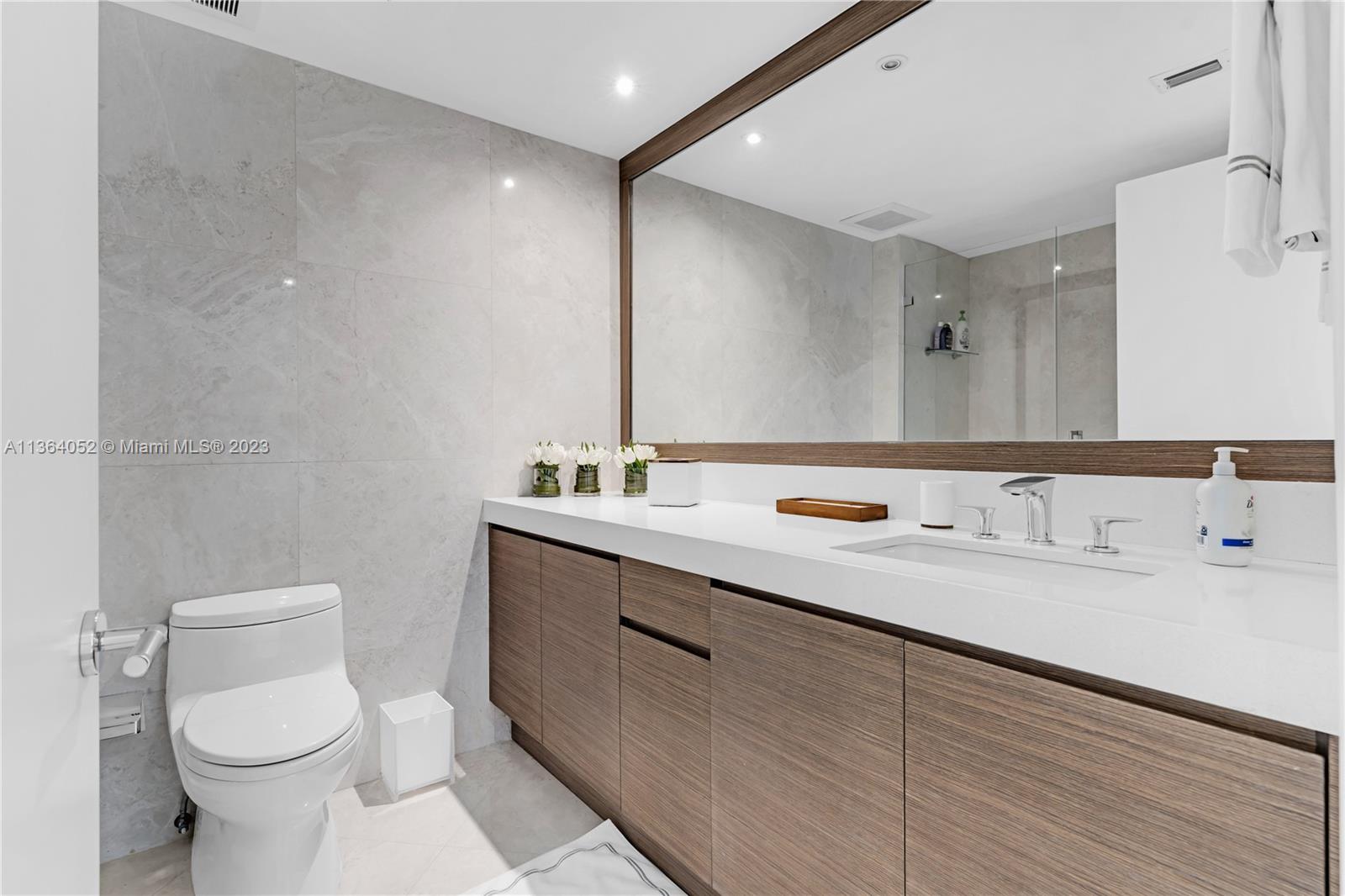 GRAND BAY TOWER CONDO - Residential