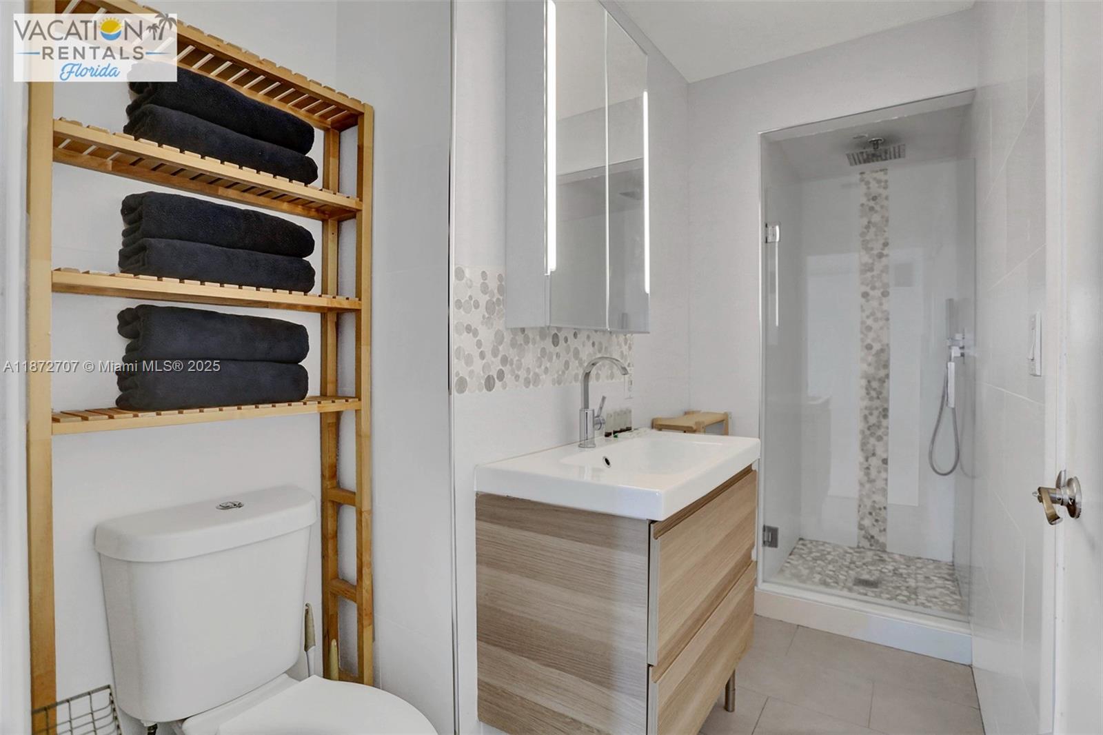 5445 Collins Ave BAY-14