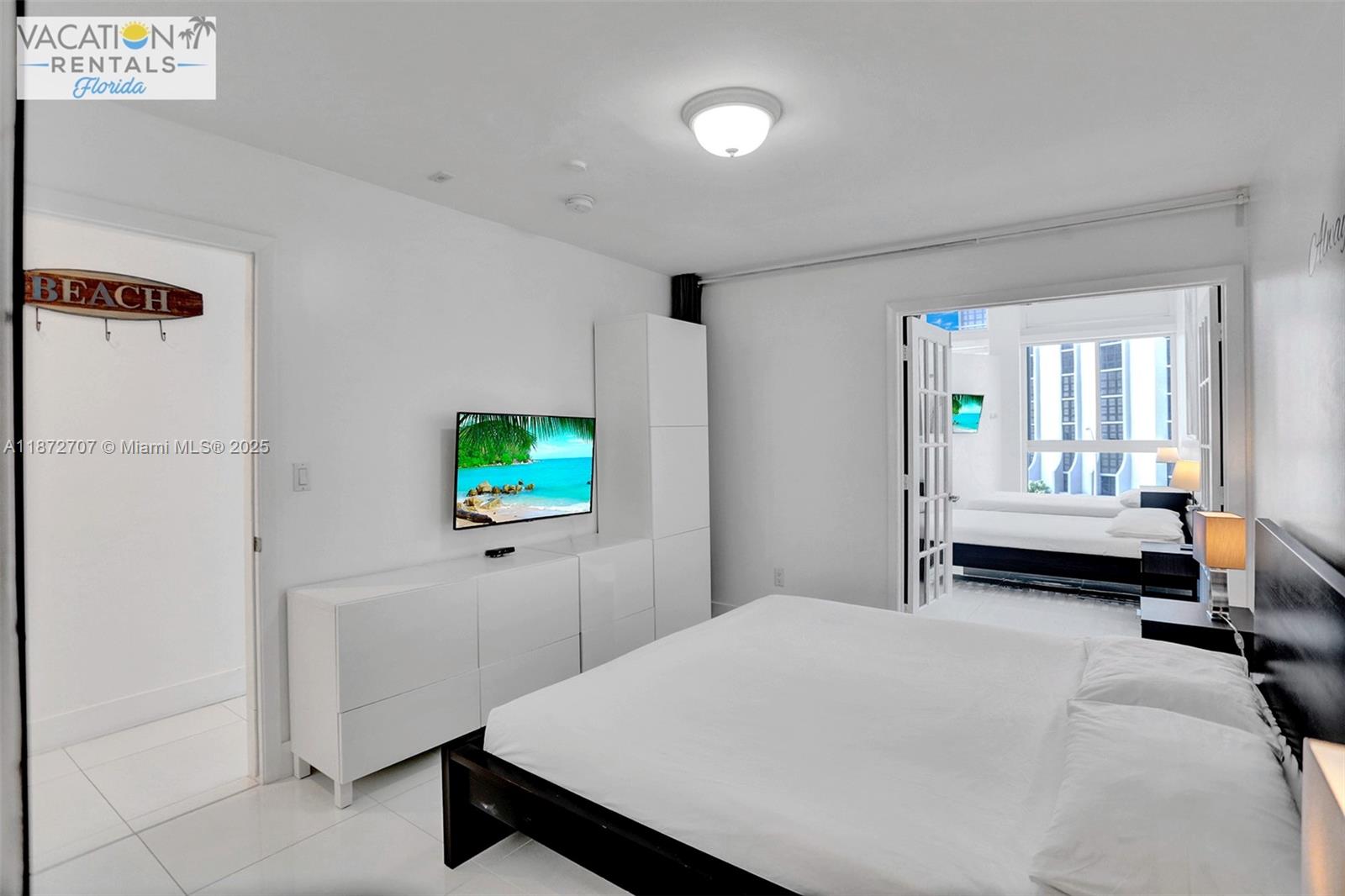 5445 Collins Ave BAY-14