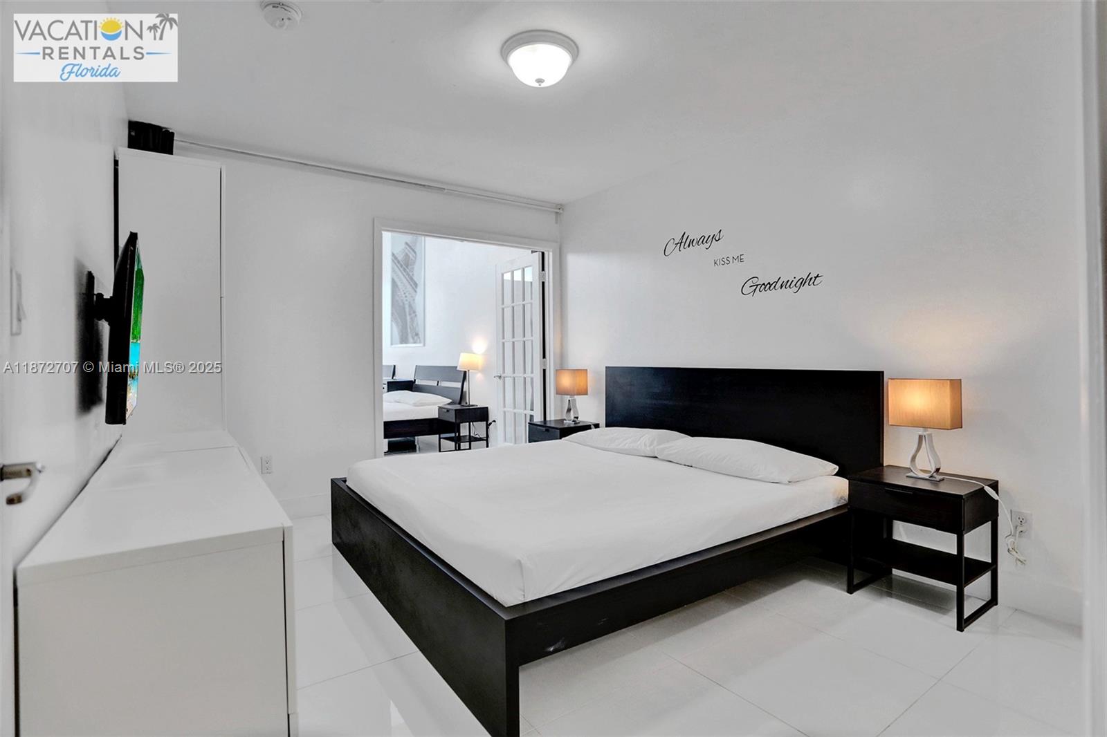 5445 Collins Ave BAY-14